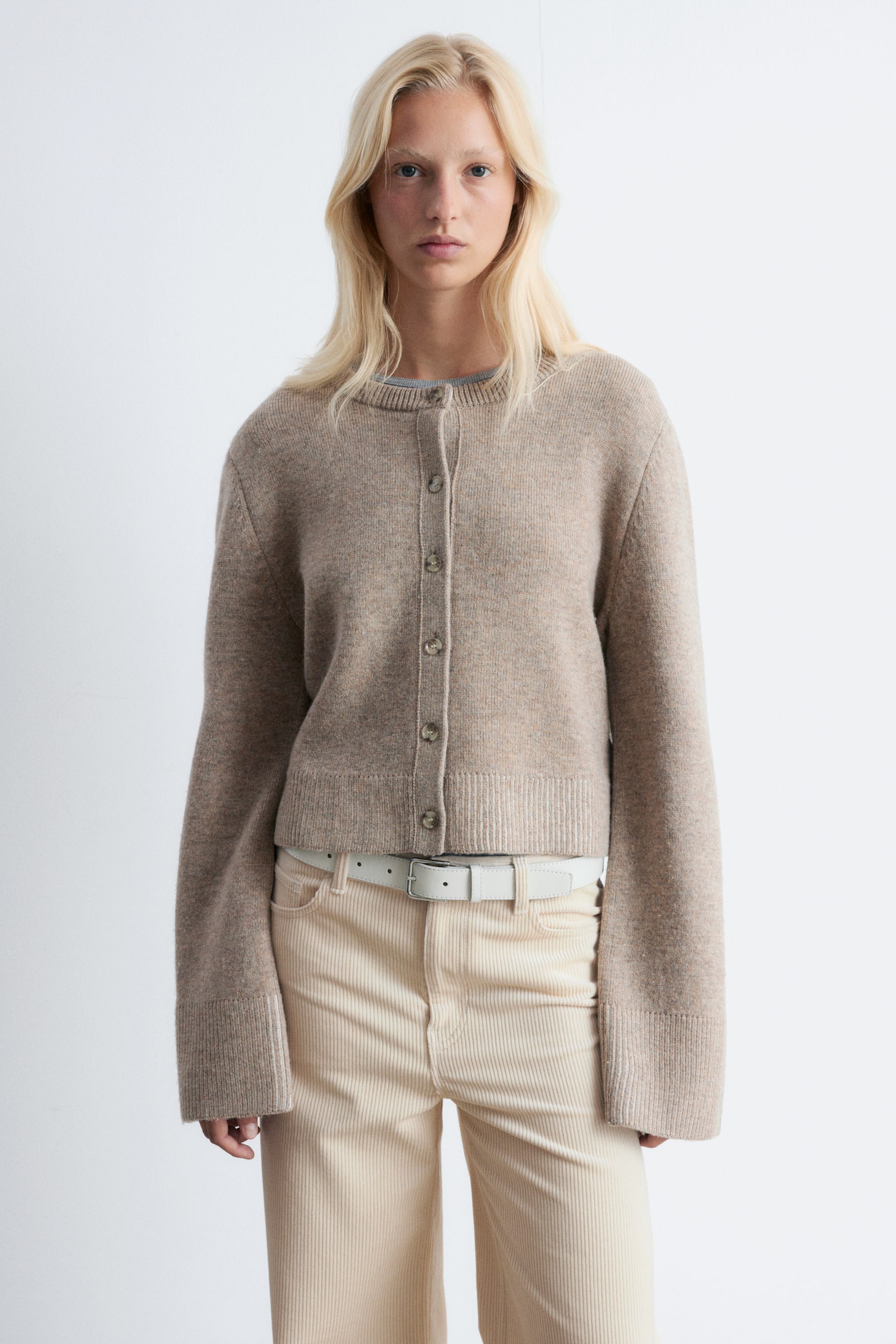 Verkürzte, kastenförmige Strickjacke - Graubraun/Dunkelgrau - 4