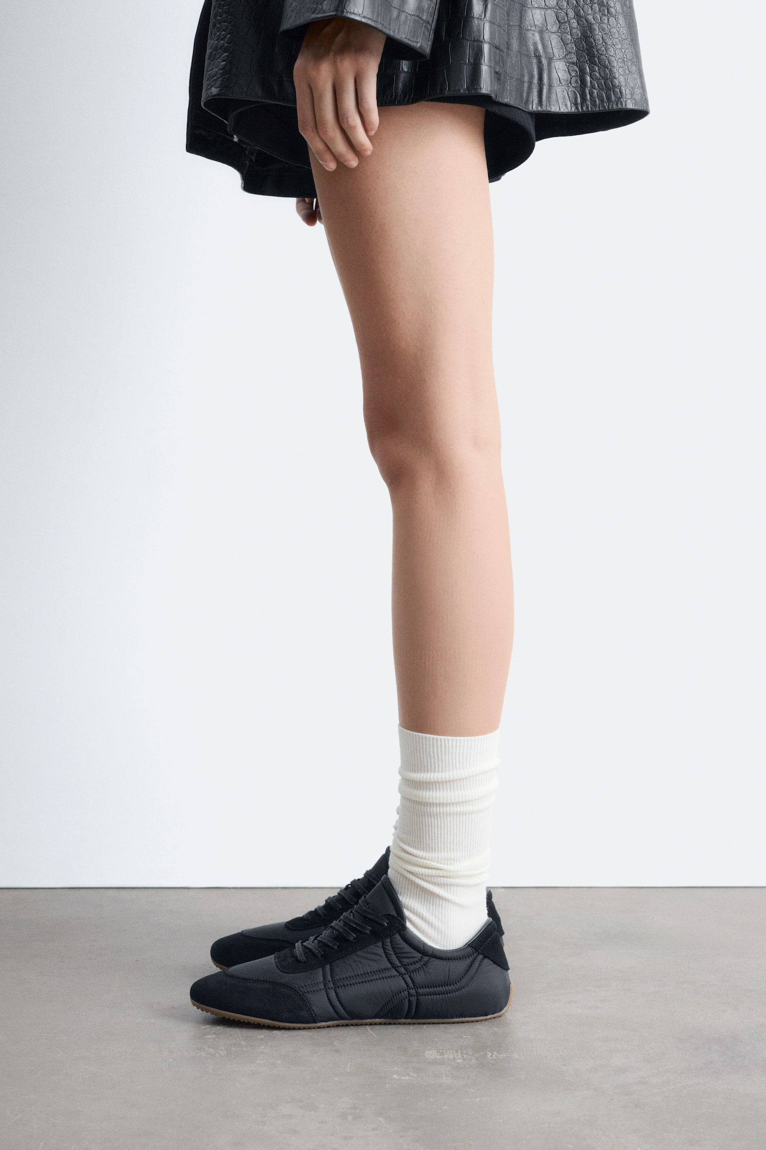 Sneaker aus Veloursleder - Schwarz/Braun/Weiß/Beige - 1