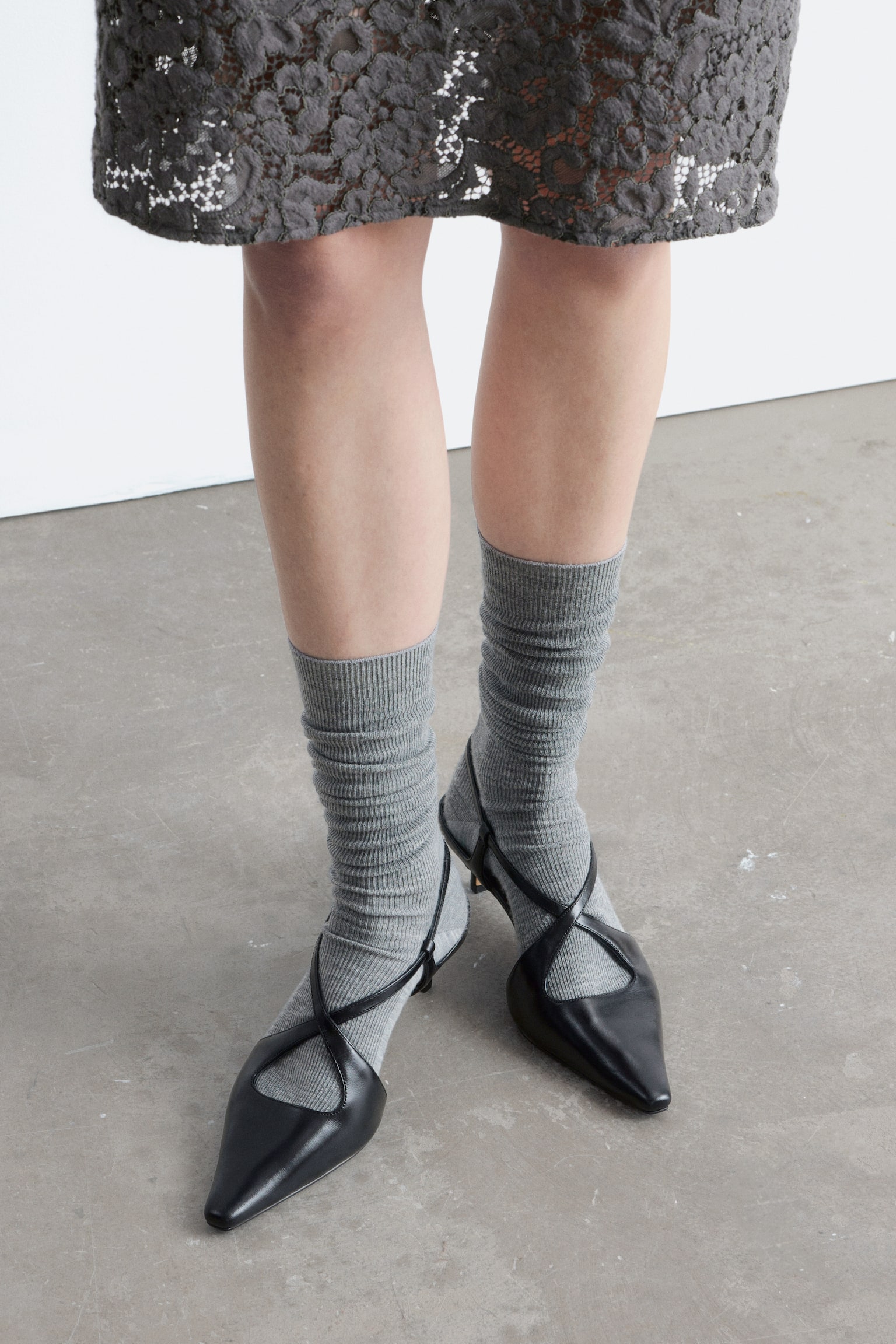 Slingback-pumps i læder med krydsede remme - Sort - 1