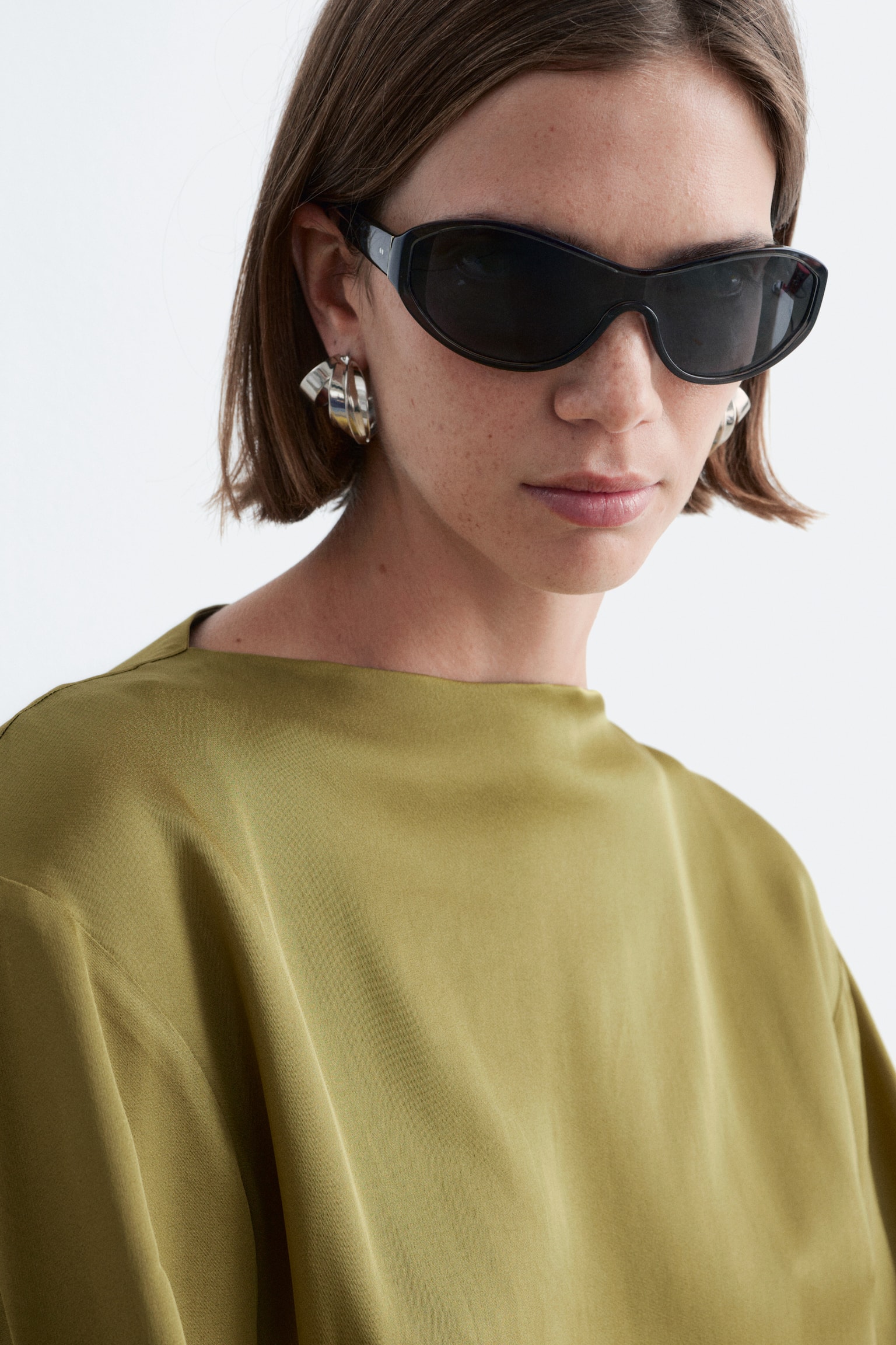 Mini abito in raso con lacci - Verde/Marrone scuro/Pois bianchi - 5