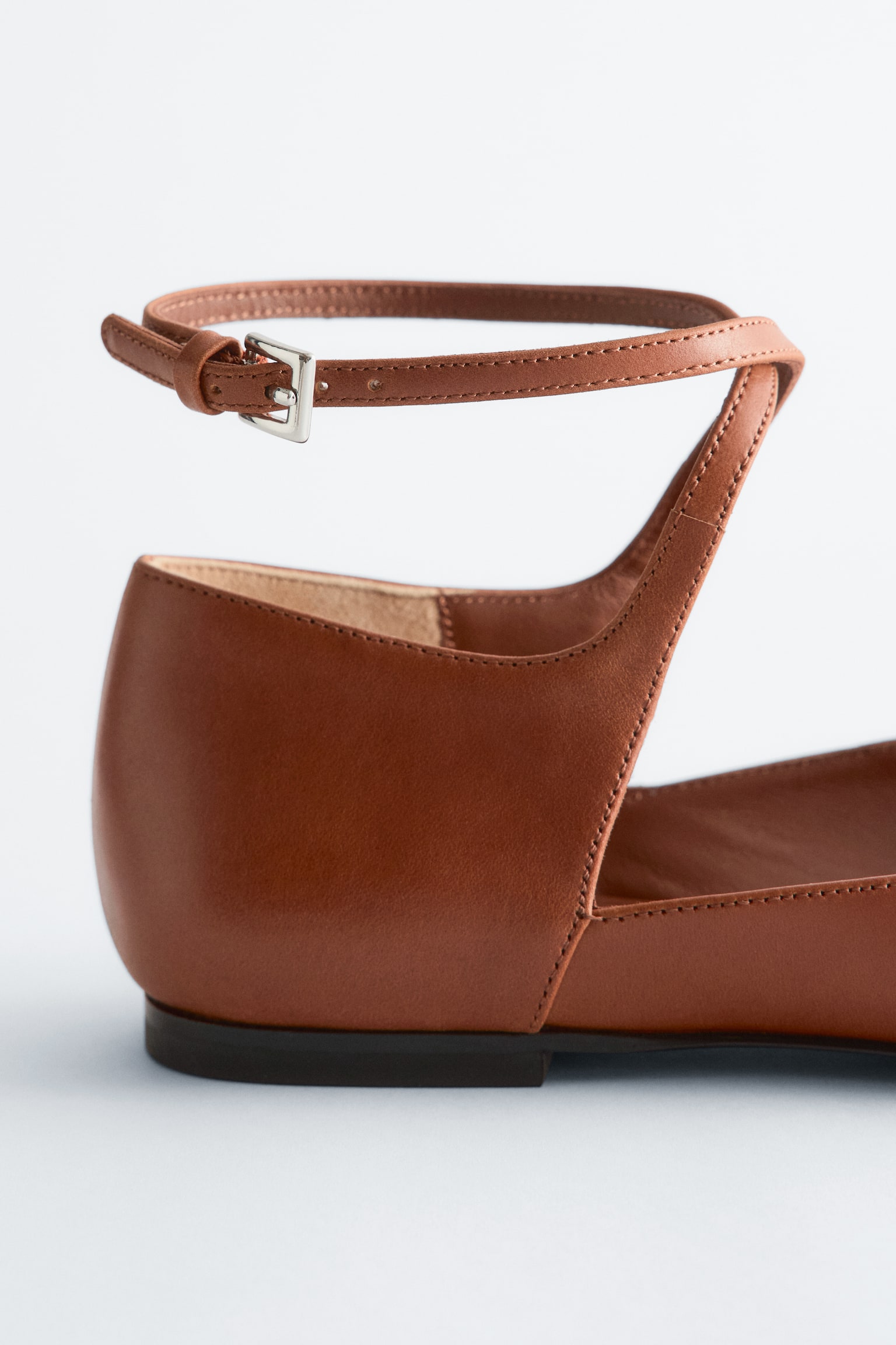 Ballerine in pelle con cinturino incrociato - Marrone cognac/Nero/Bianco - 5