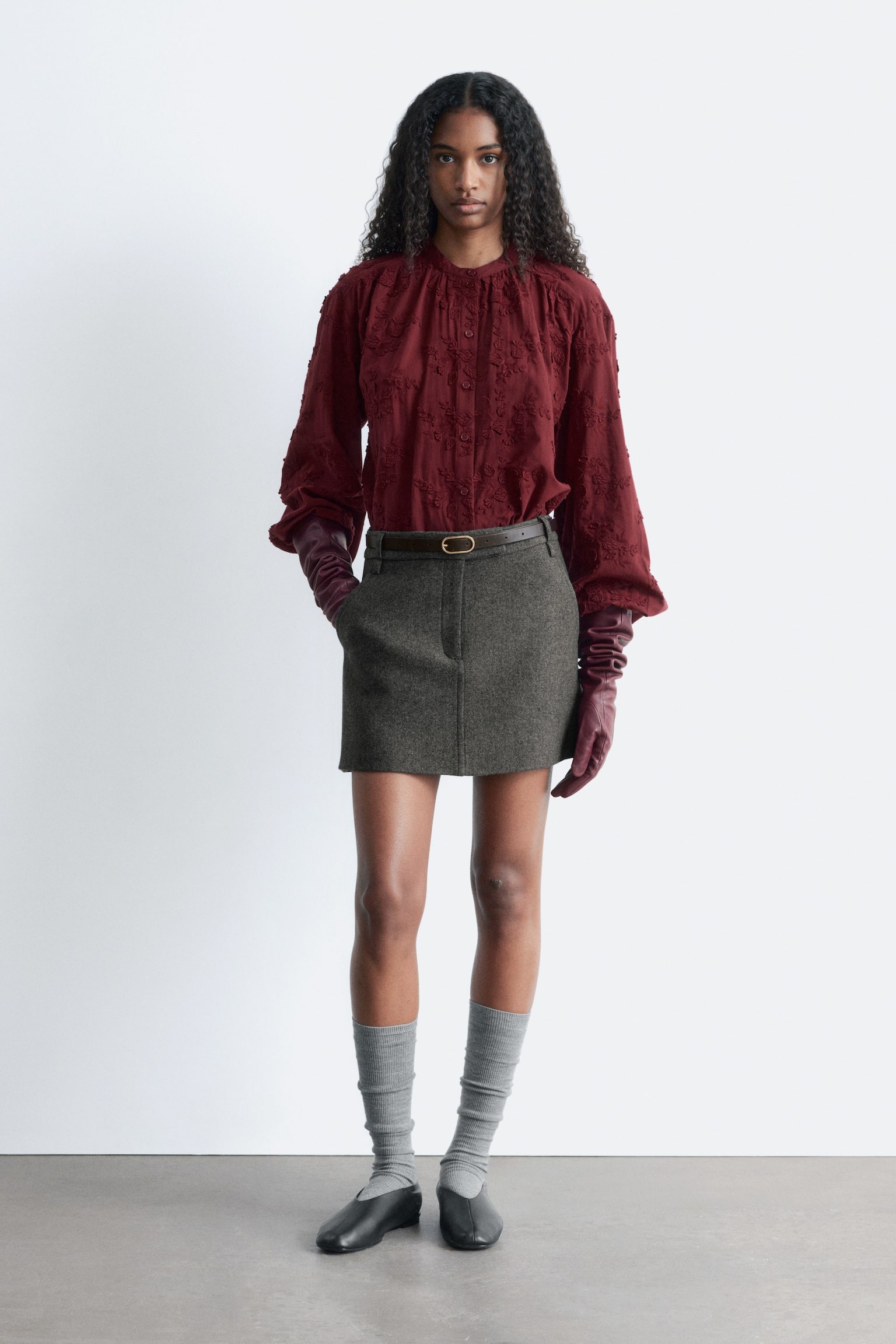 Blouse ample à fleurs en appliqué - Rouge foncé/Blanc/Noir/Bleu pétrole/Broderie rose poudré - 4