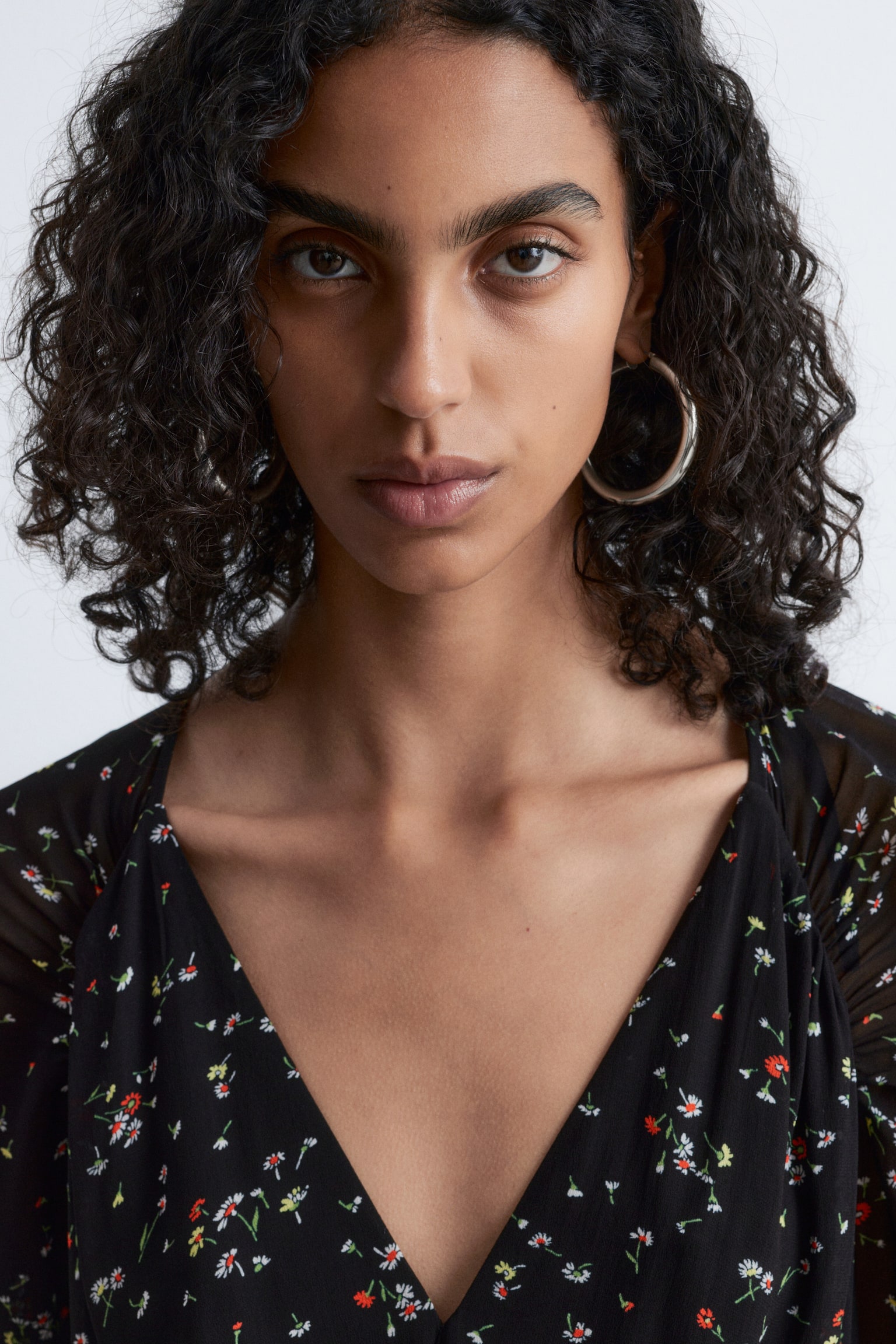 Maxi-jurk met lange mouwen en ruches - Zwart/gebloemd - 4