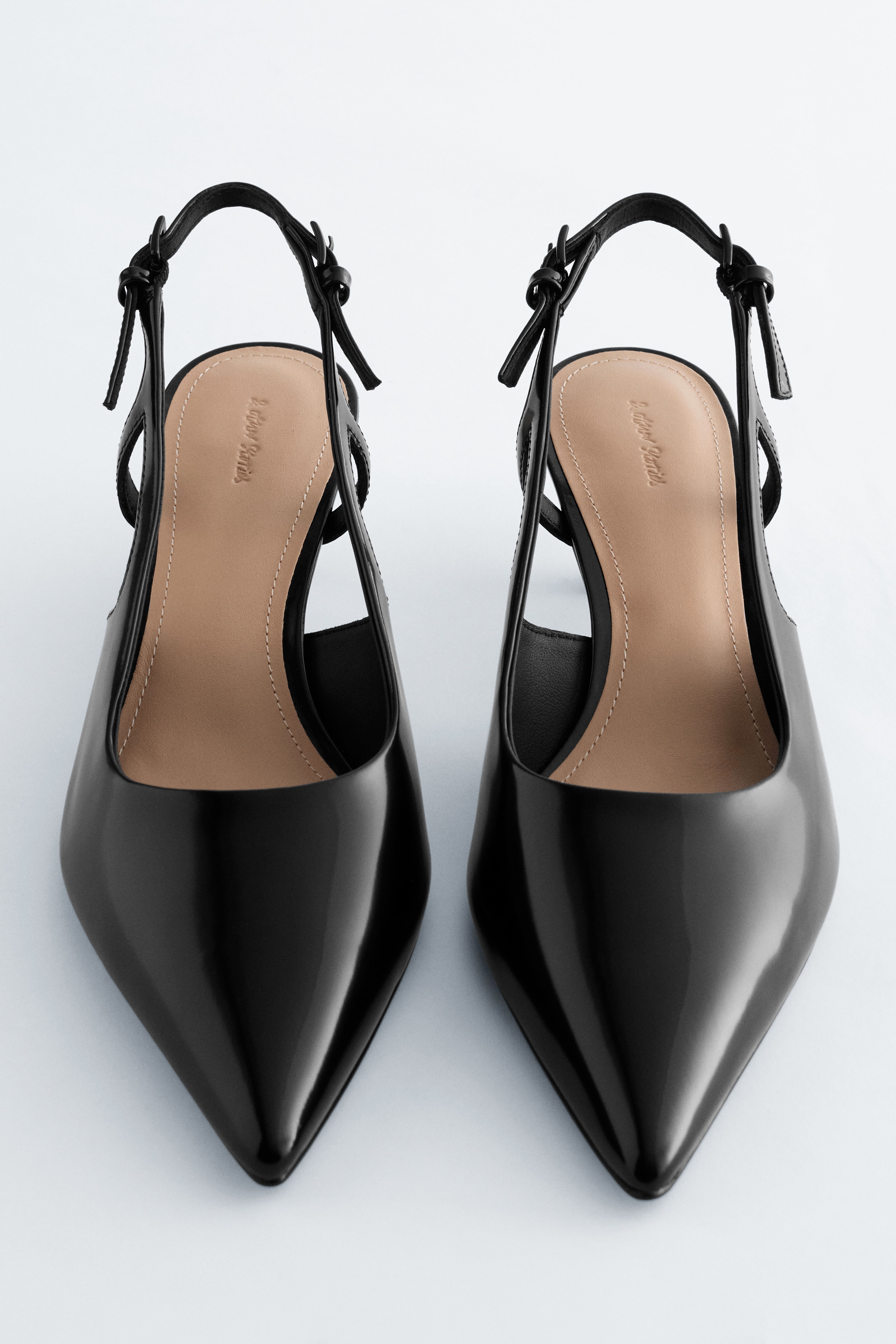 Lacklederpumps mit Slingback-Riemen - Schwarz/Dunkelgrau