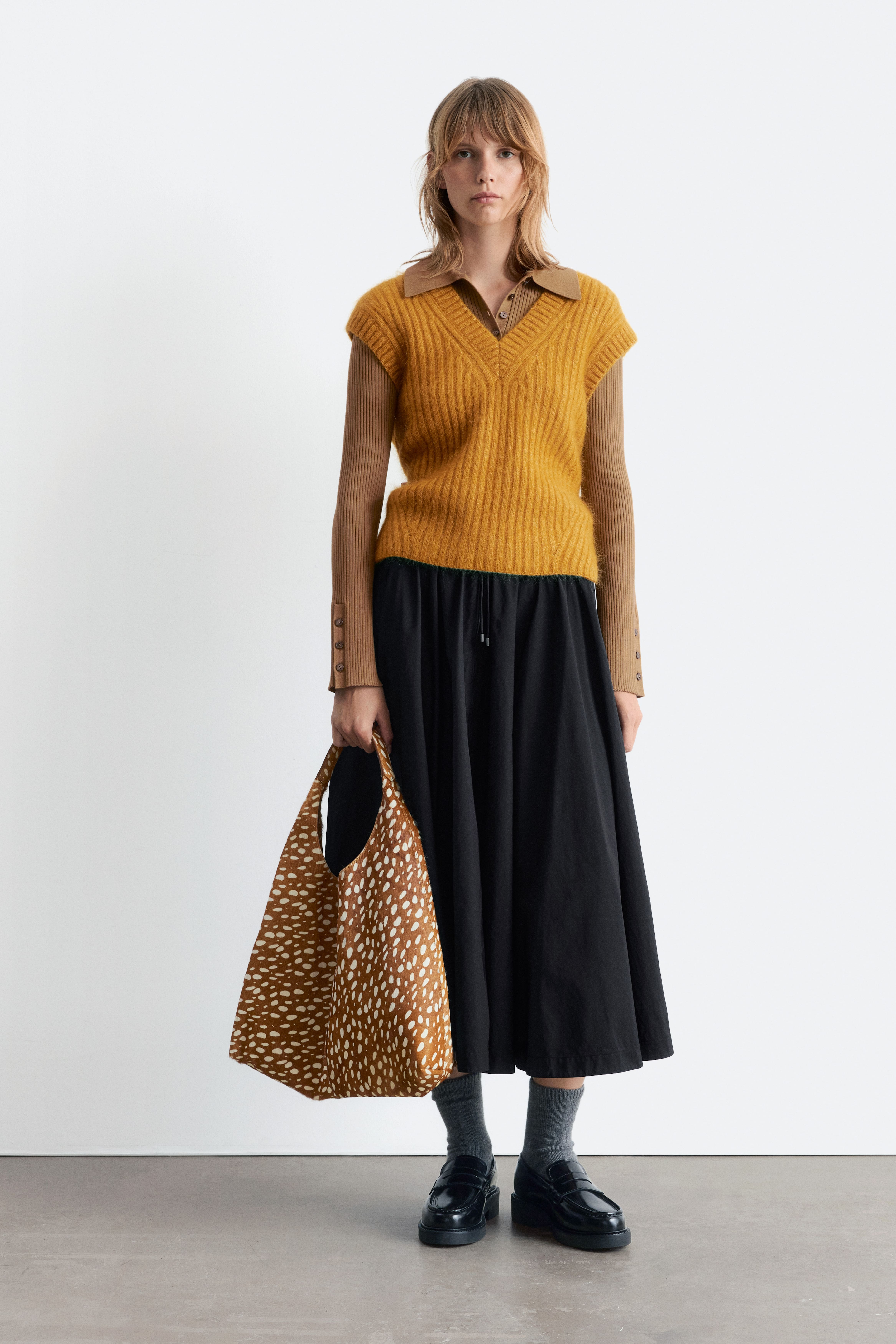 Toteväska i läder med djurmönster - Beige rådjurmönster