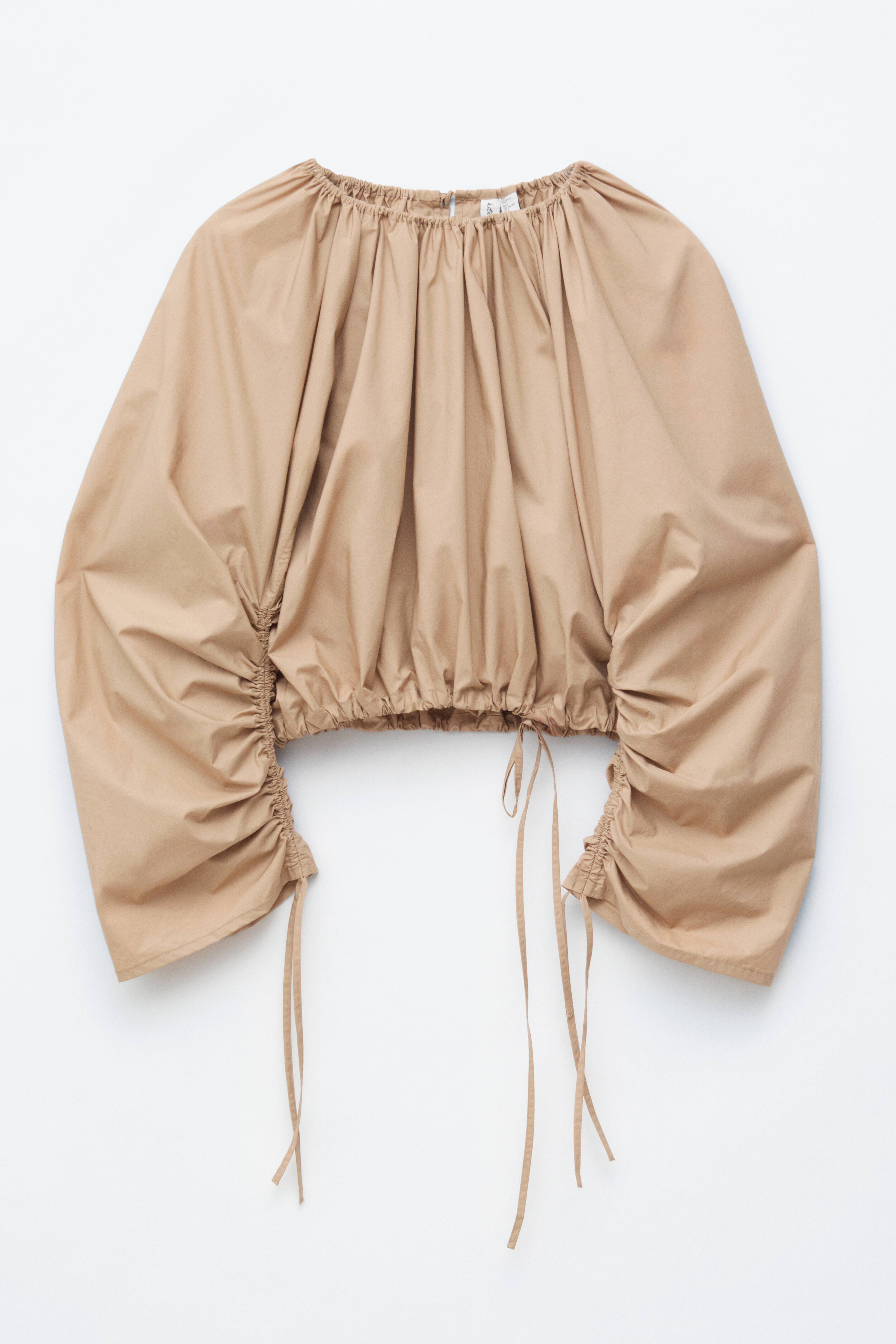 Skulptural blus med dragsko - Beige
