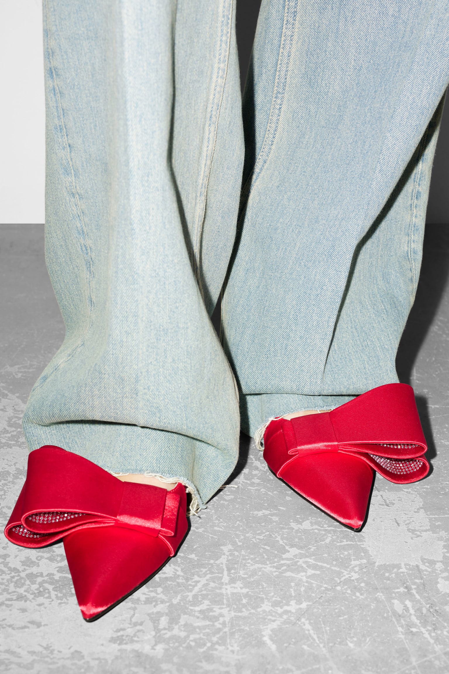 Bow-Embellished Satin Pumps - Red satin - 4