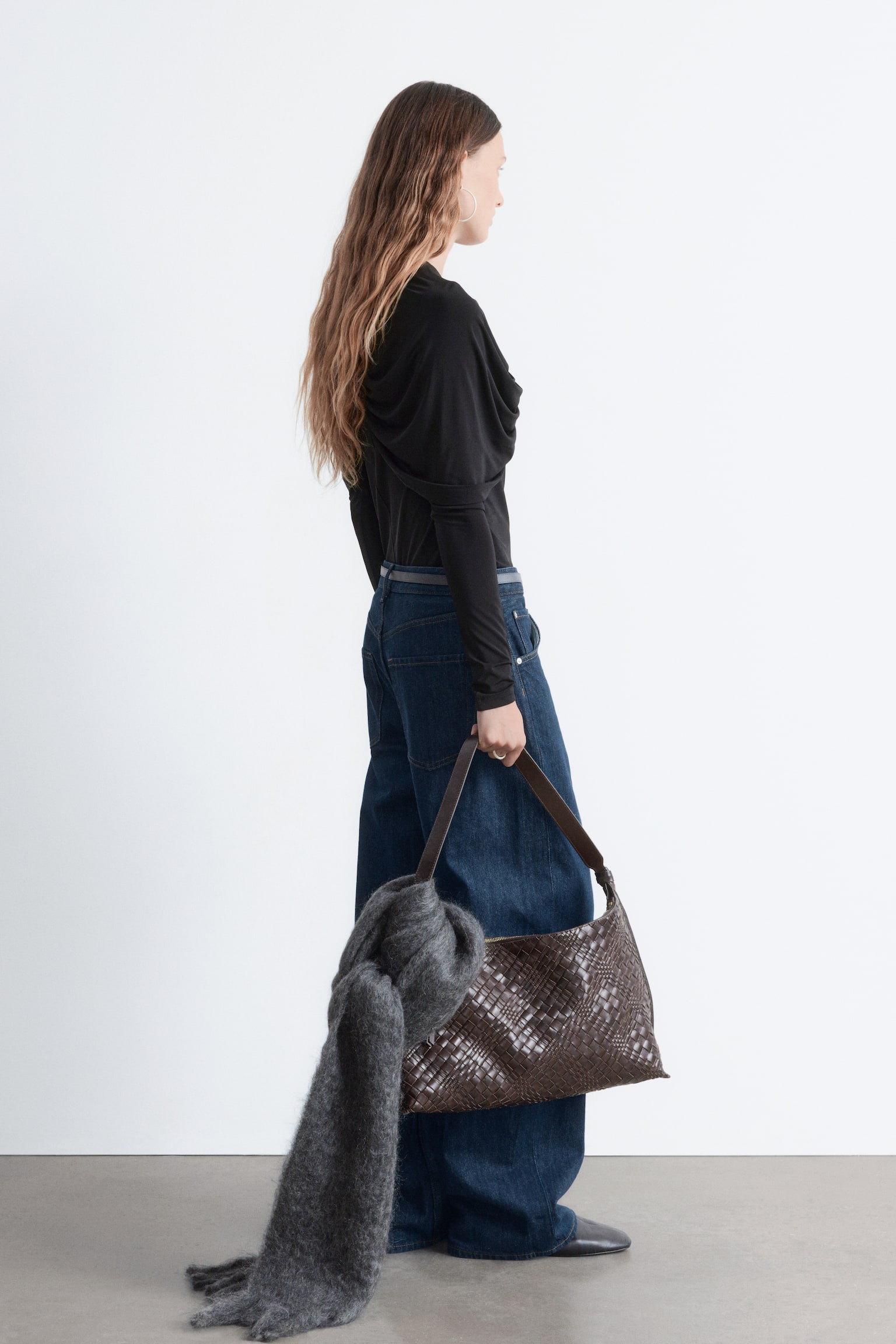 Oberteil mit drapiertem Cape-Detail - Schwarz - 7