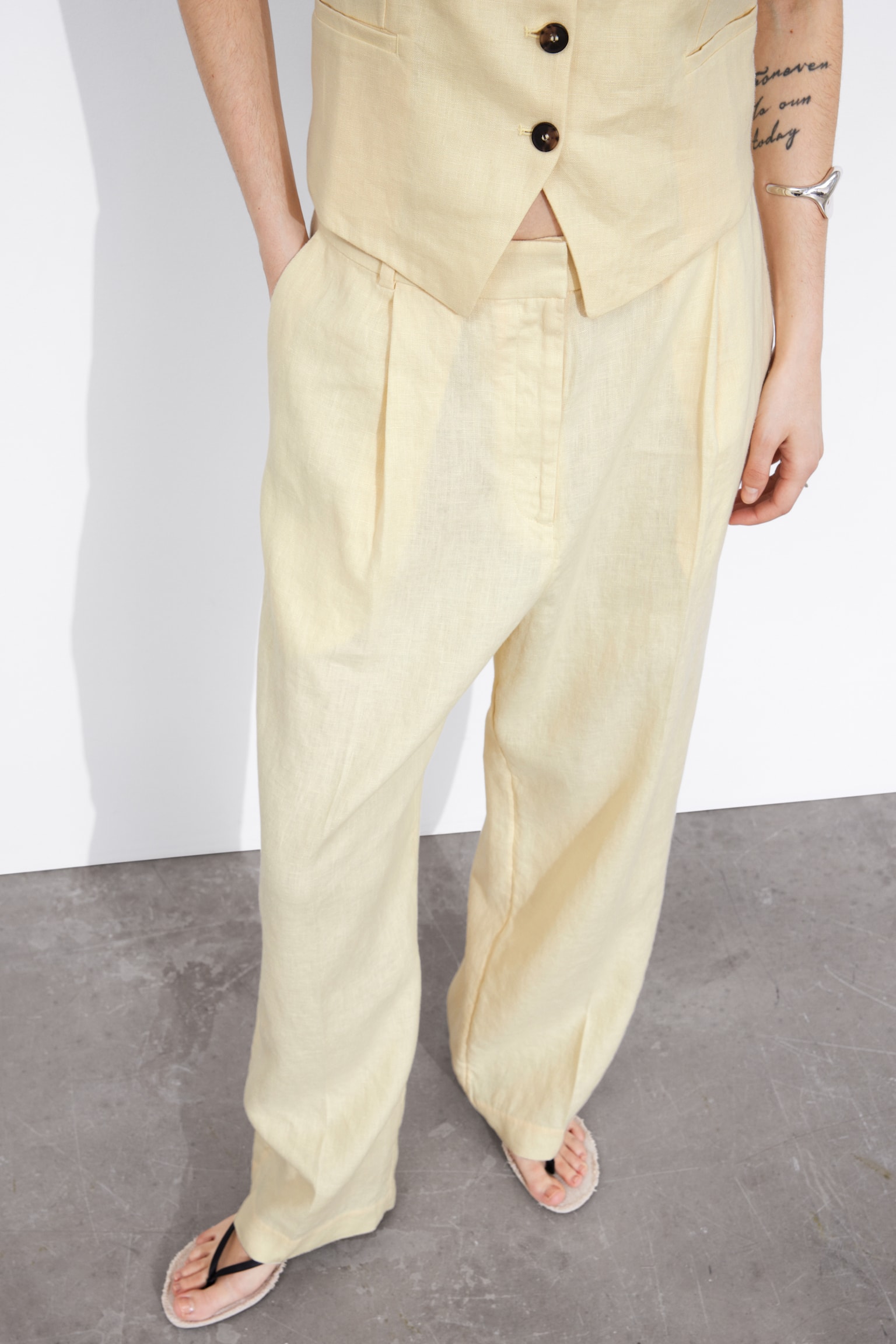 Wide Linen Trousers - Light Yellow - 3