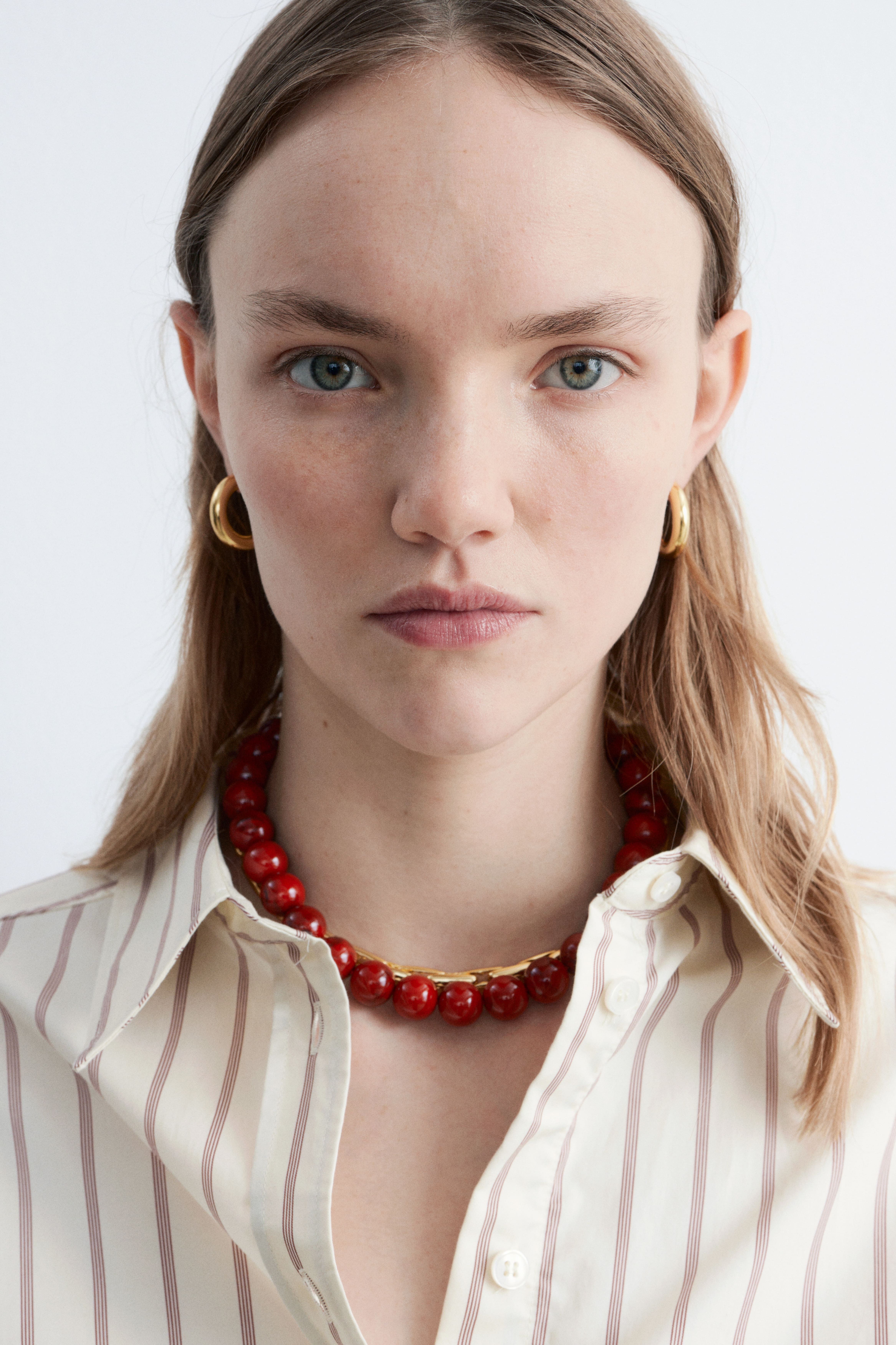 Collana corta con perle di pietra - Rosso