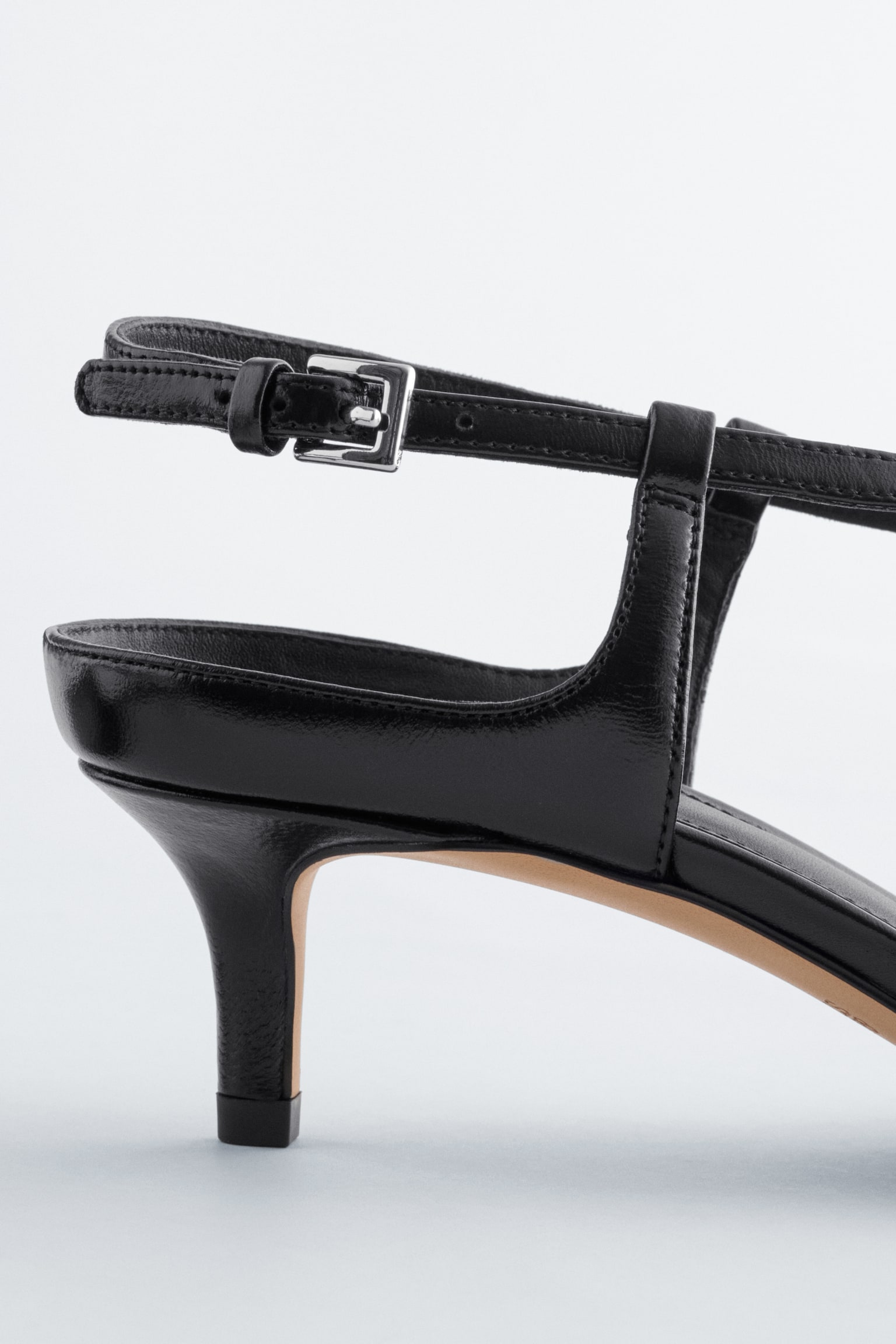Slingback-pumps i læder med krydsede remme - Sort - 6
