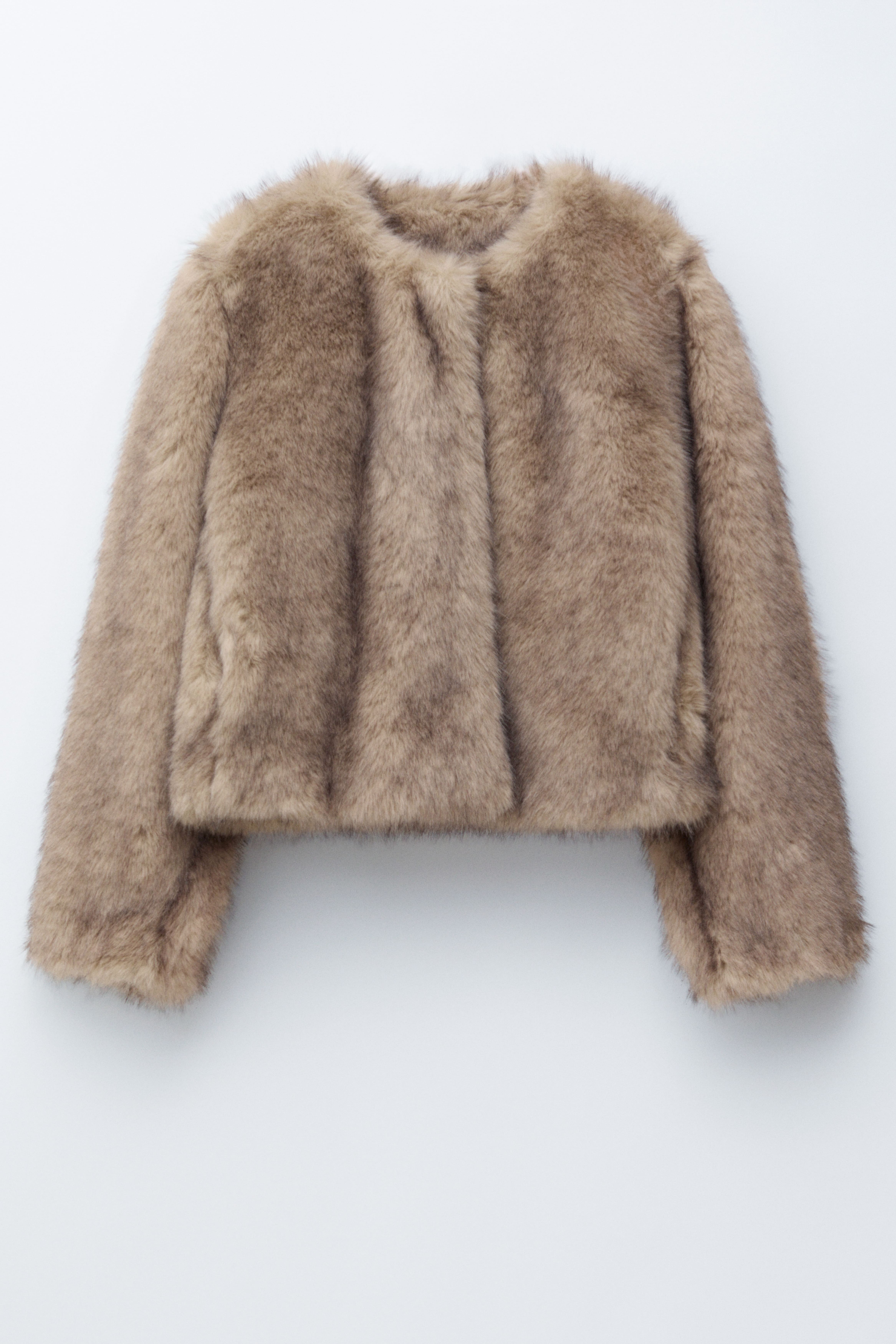 Kurze Jacke aus Kunstpelz - Graubraun