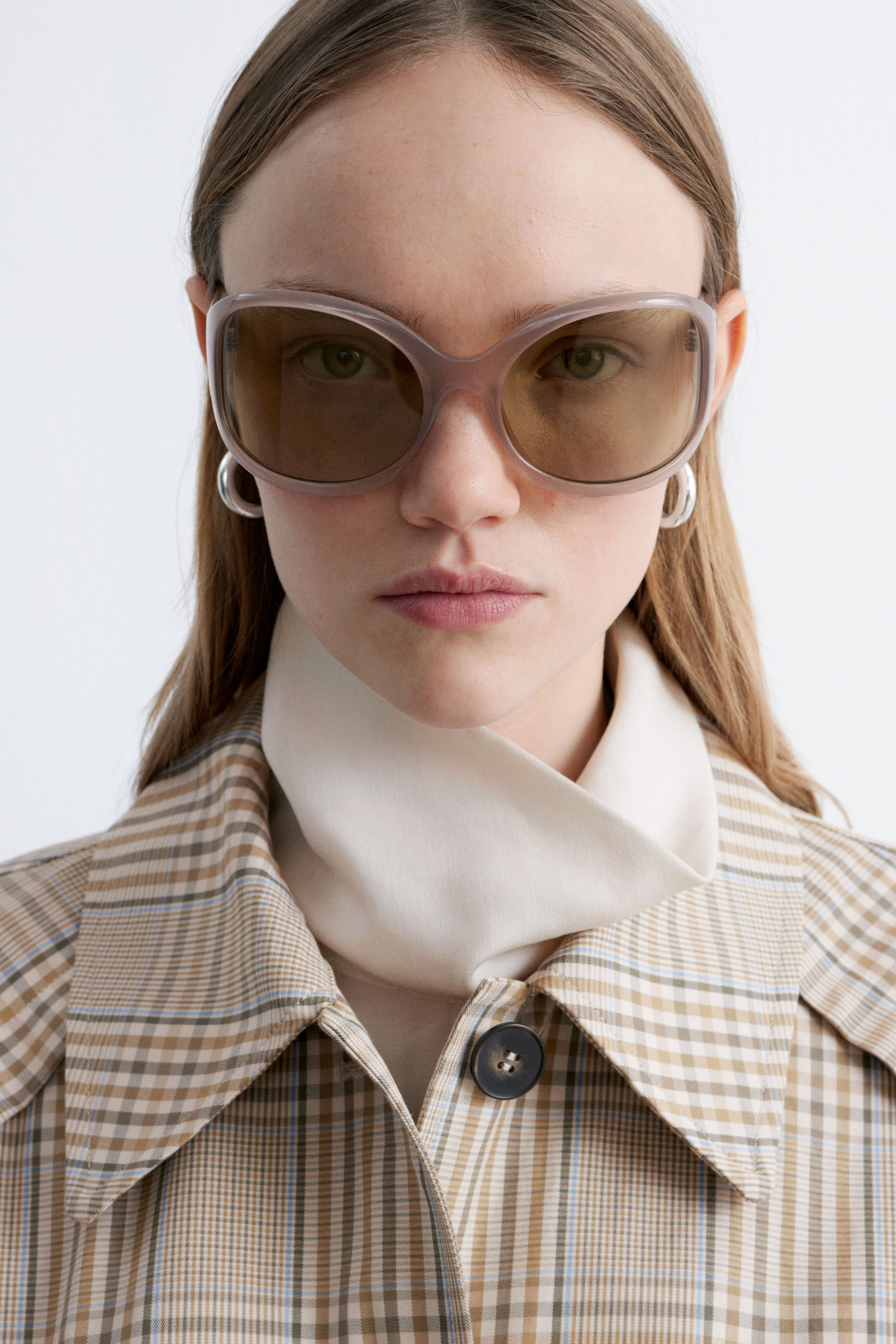 Overdimensionerede solbriller med ovalt stel - Støvet pink/Sort/Grå