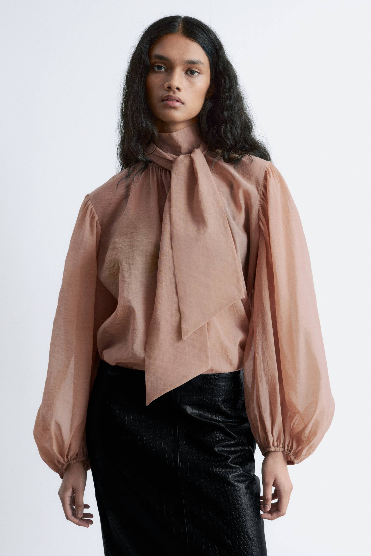 Bluse mit Puffärmeln und Schleifendetail - Beige - 5