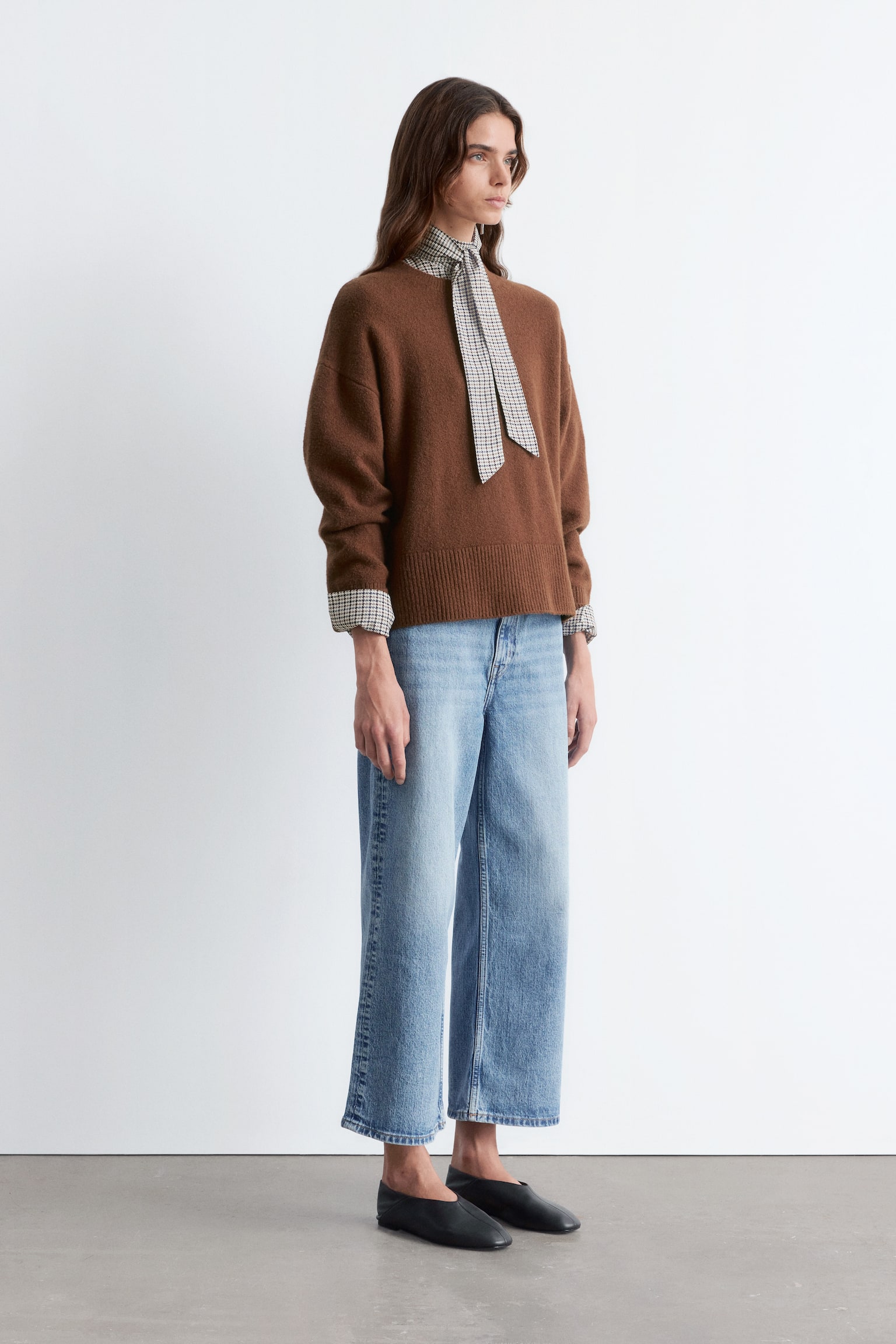 Locker geschnittener Strickpullover - Dunkelbraun/Hellrosa/Dunkelblau/Weiß/Schwarz/Taupe/Dunkelrot/Grau meliert/Navyblau - 1