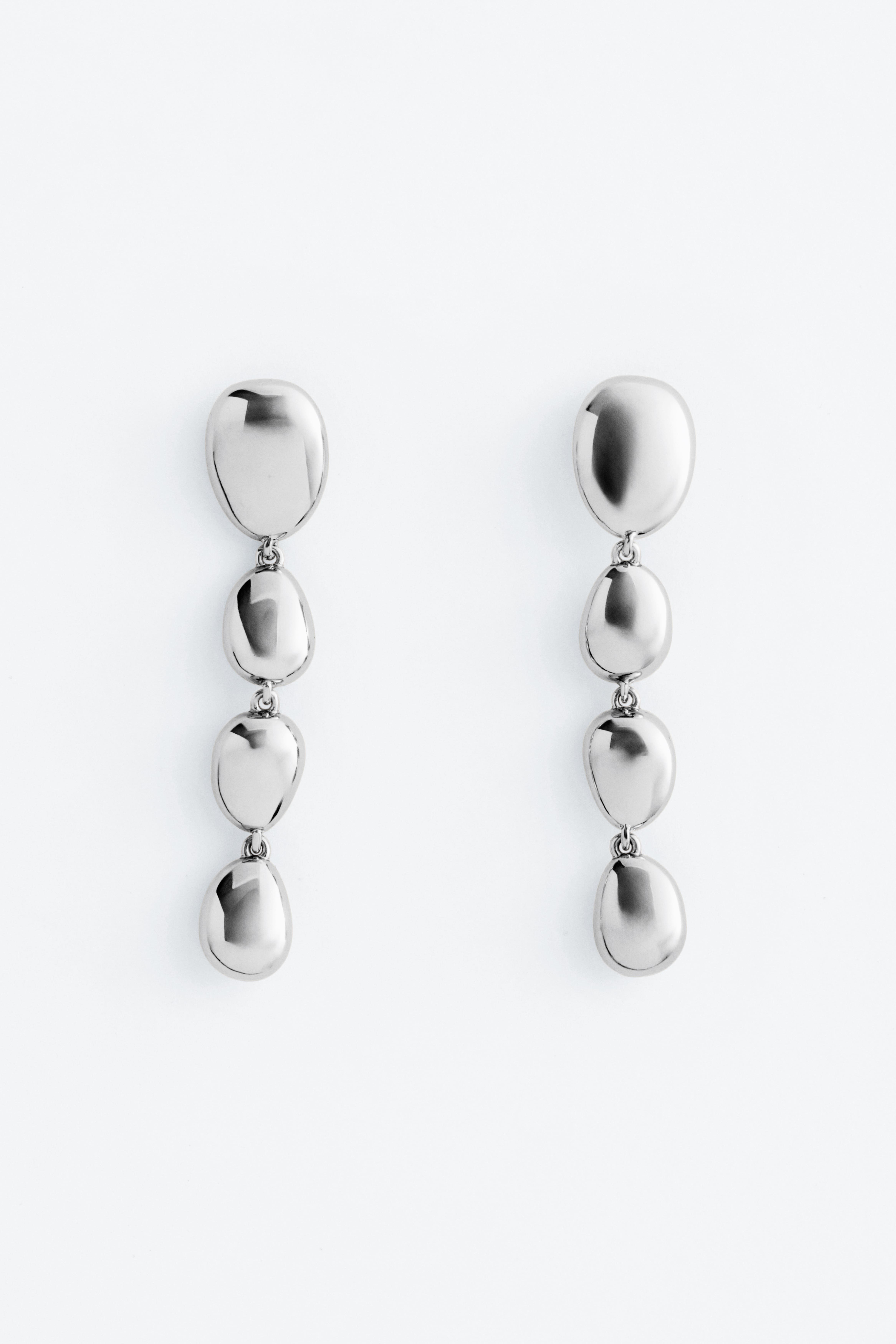 Lange øredobber med perleanheng - Sølv/Gull