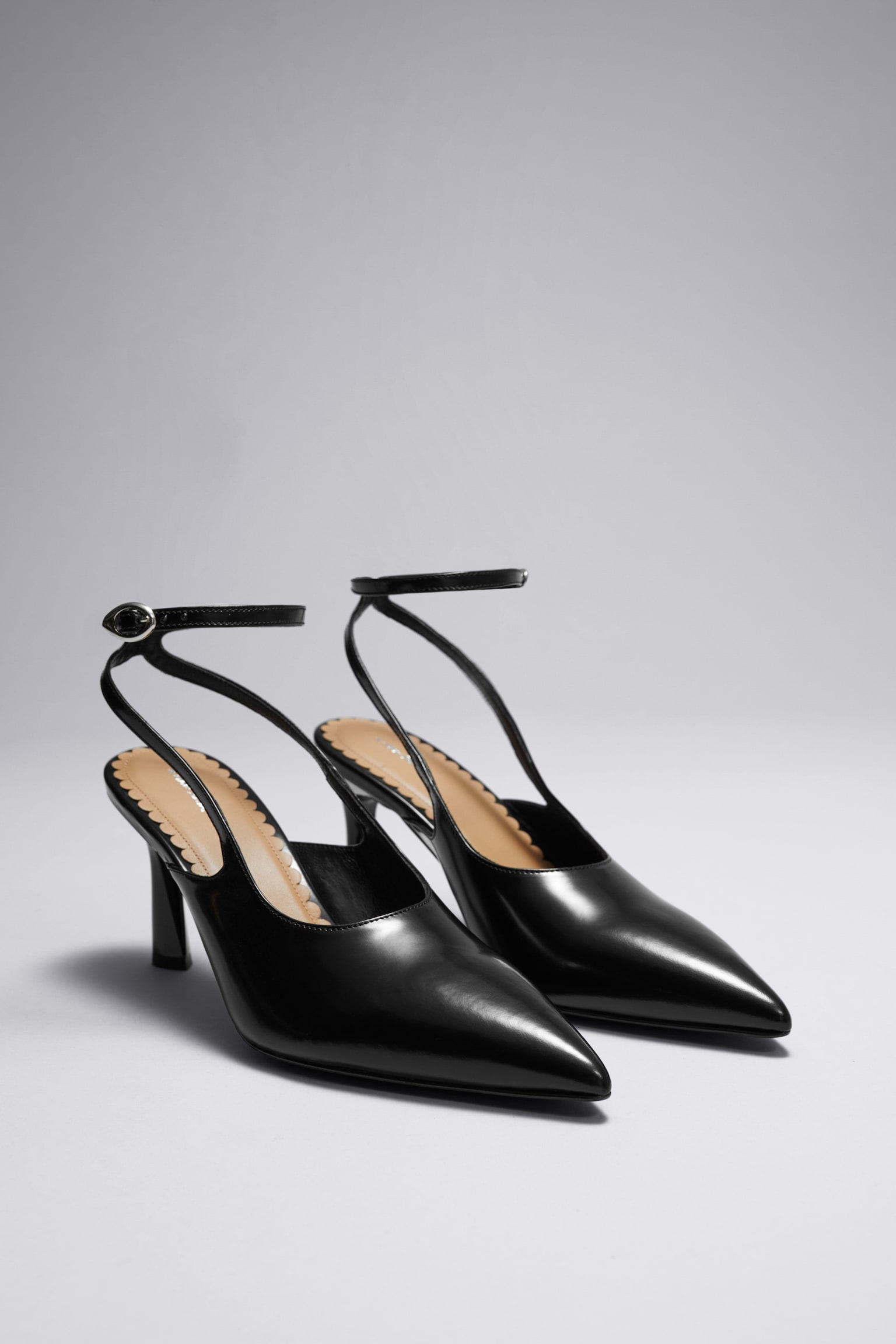 Pointy Slingback Leather Pumps - Black - 5