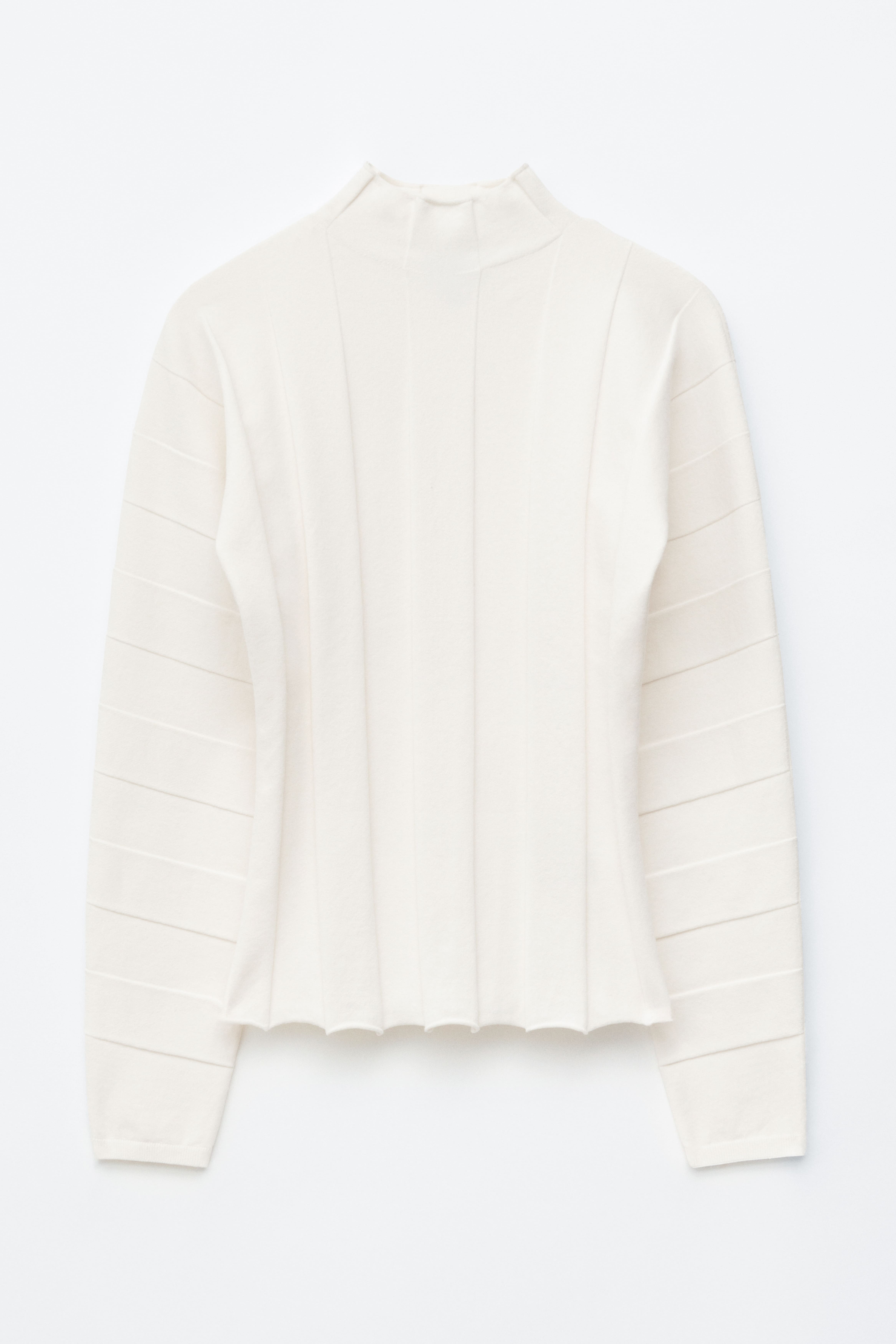 Top w prążki z półgolfem - Biały