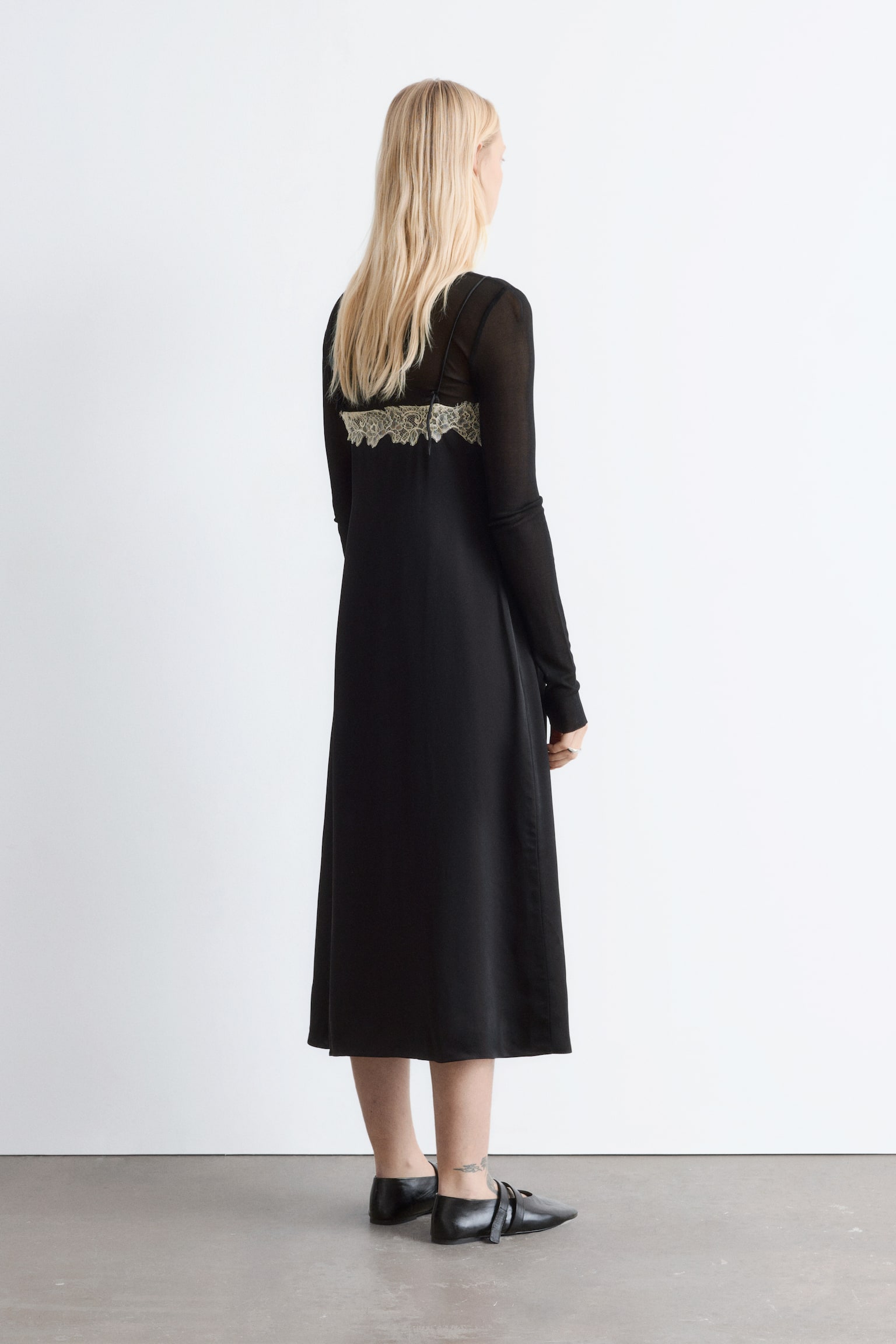 Halflange satijnen slipdress - Zwart - 3