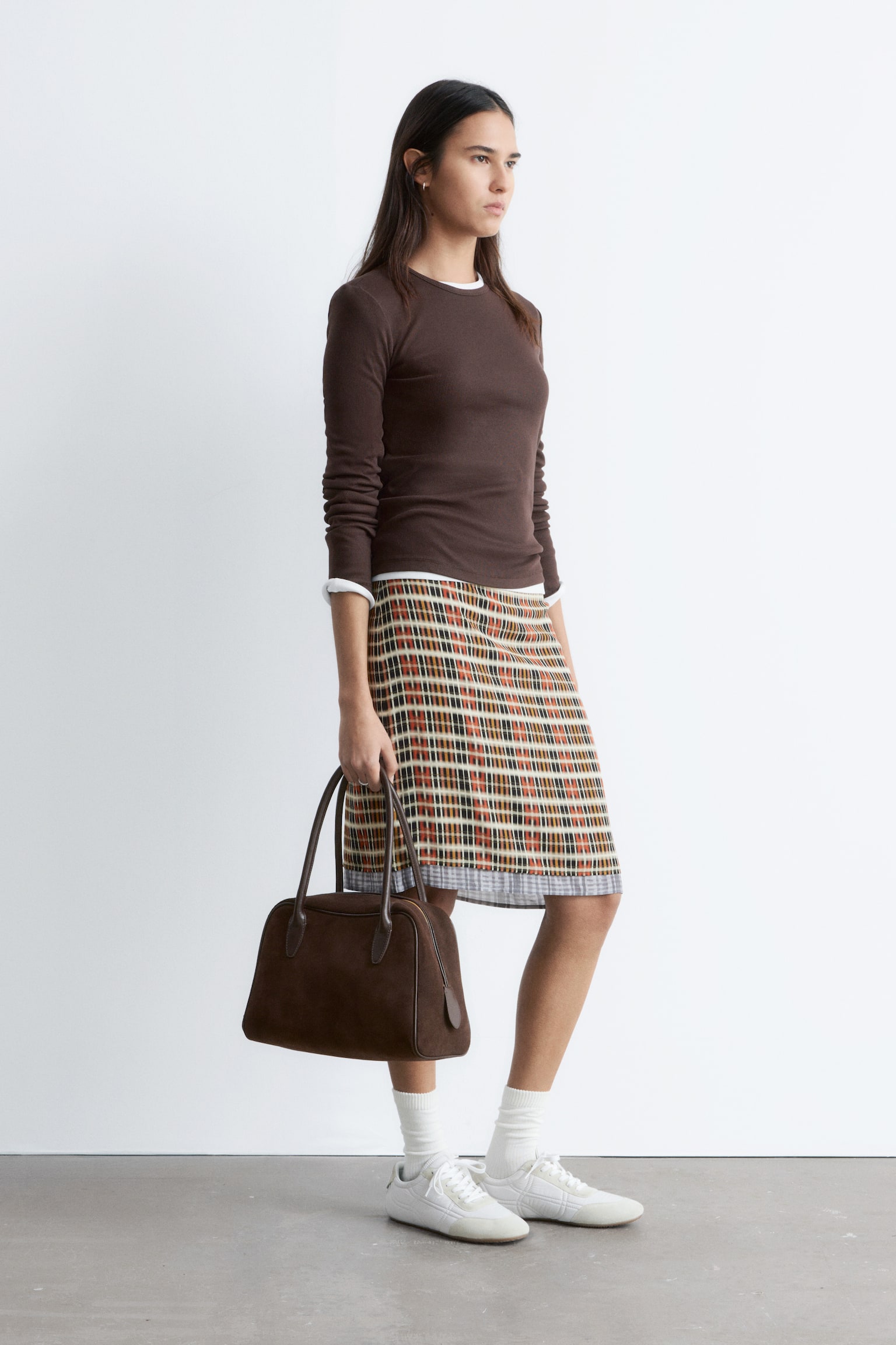 Geripptes Langarmshirt - Dunkelbraun/Beige/Schwarz gestreift/Braun/Weiß gestreift/Hellgrau/Black/Weiß/Dunkelgrün - 1