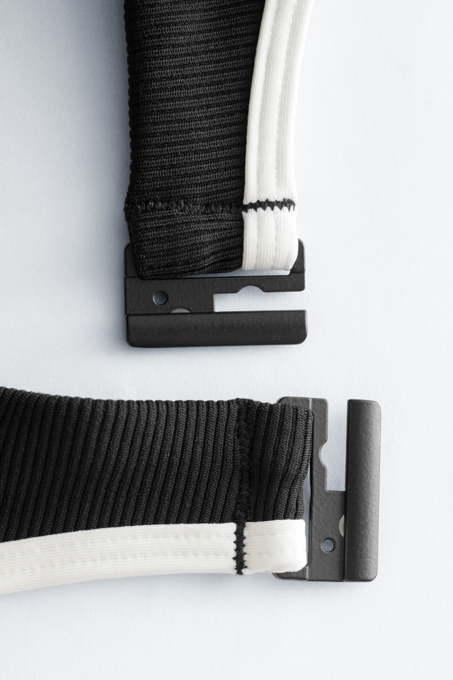 Цял бански с контрастни кантове - Черен/Бял - 3