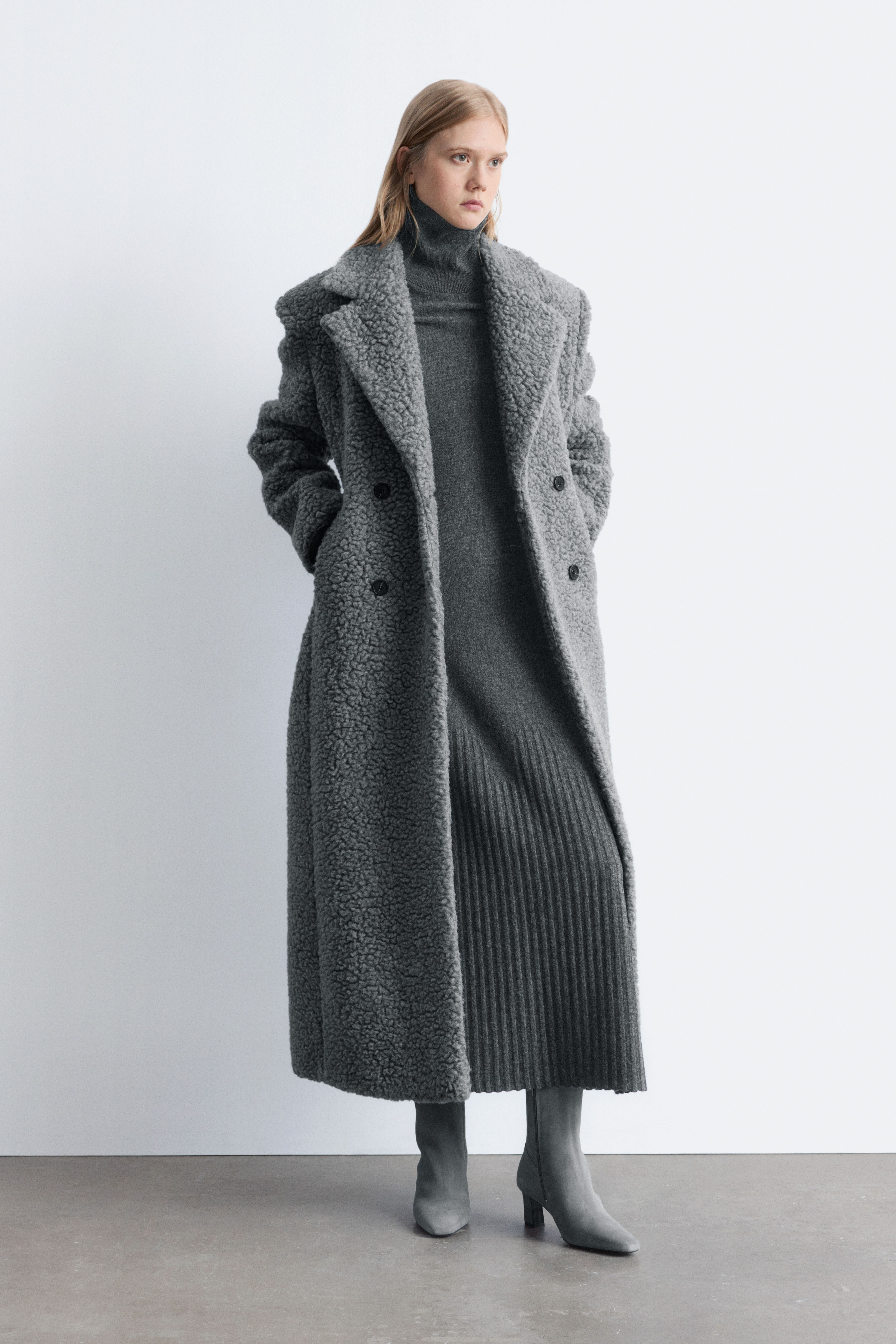 Hegyes orrú bokacsizma - Világosszürke/Fekete krokodil