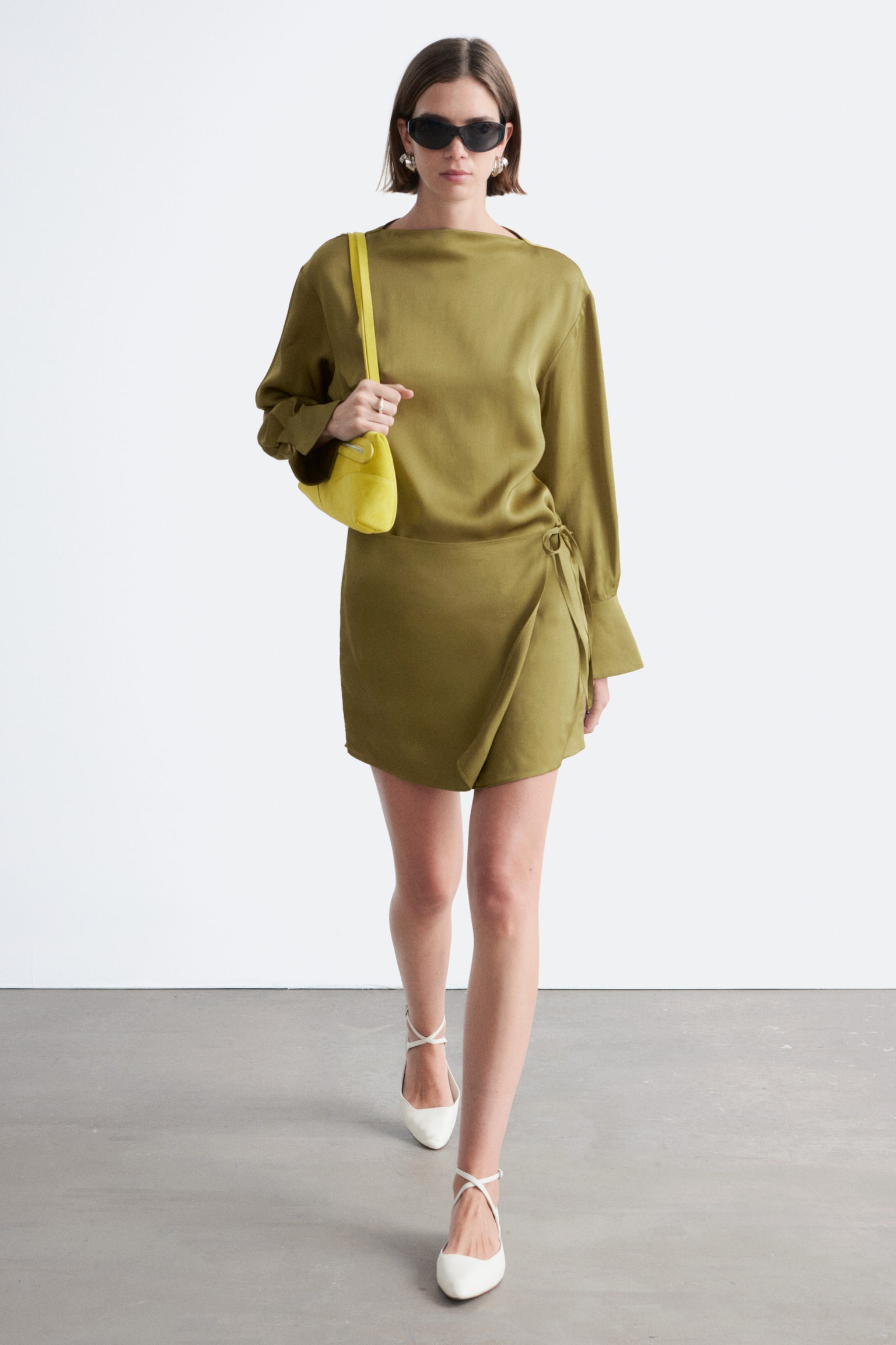 Mini abito in raso con lacci - Verde/Marrone scuro/Pois bianchi - 4