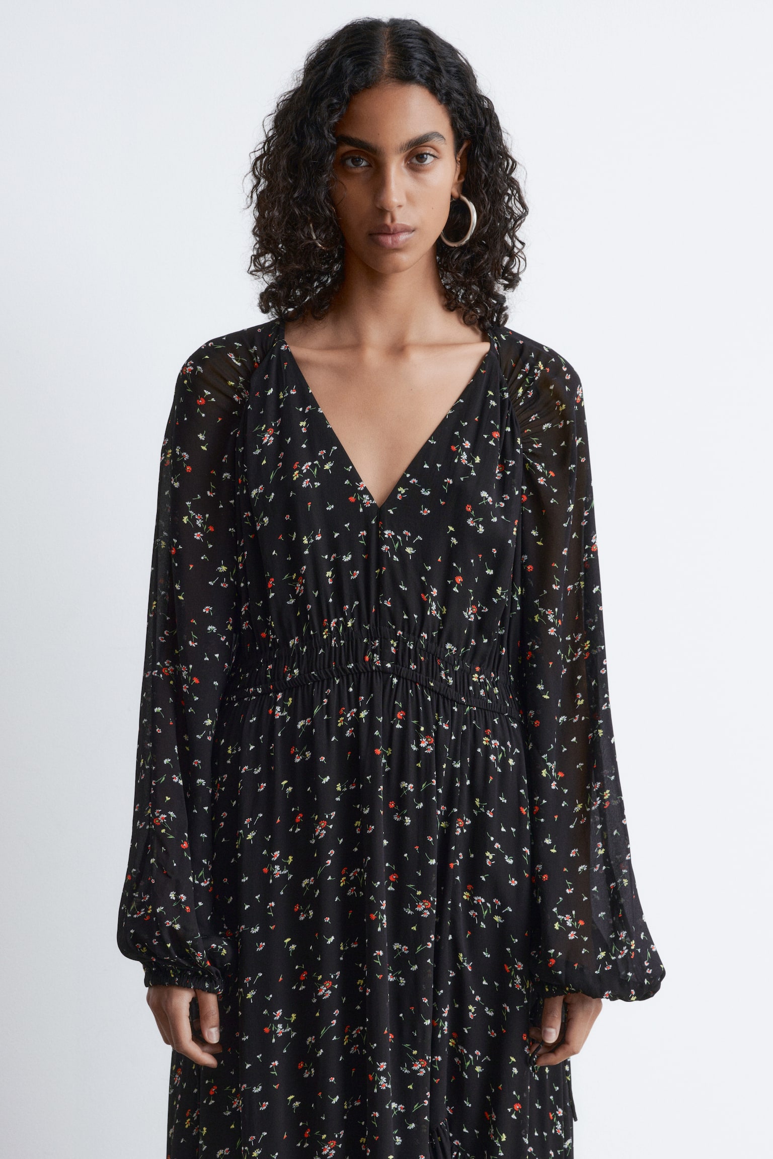 Maxi-jurk met lange mouwen en ruches - Zwart/gebloemd - 8