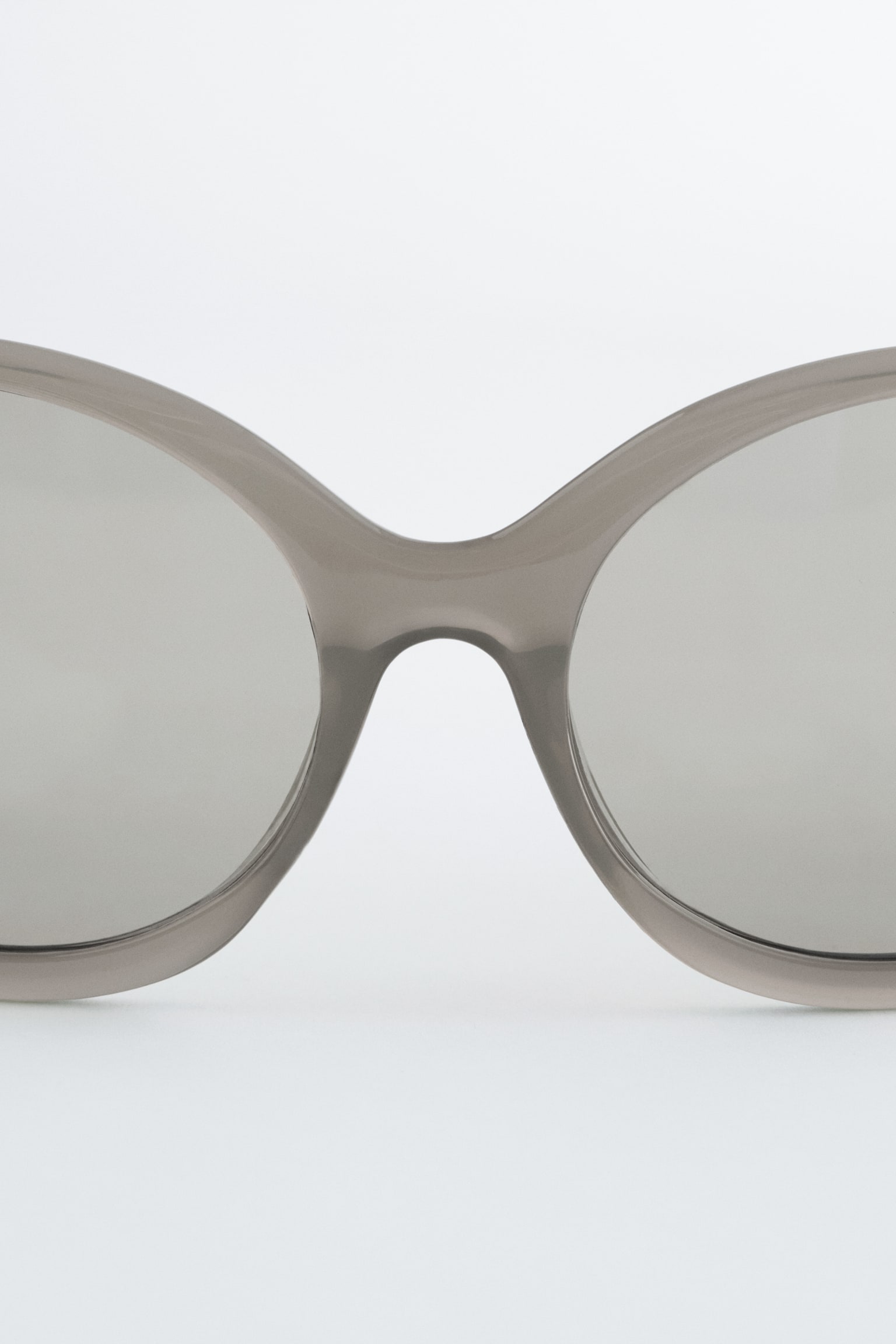 Ovale Sonnenbrille mit Oversized-Rahmen - Grau/Schwarz/Hellrosa - 3