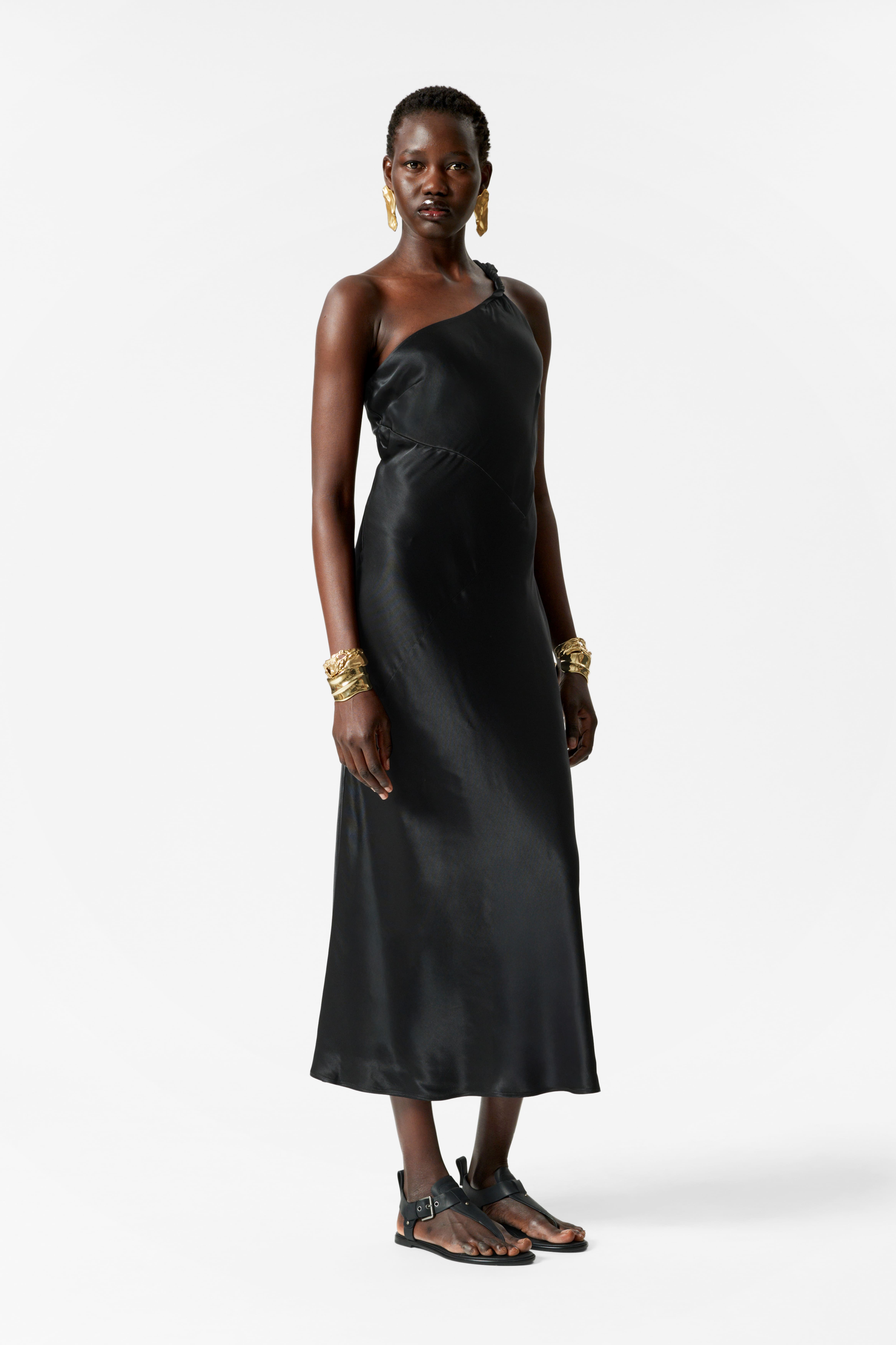 Midilång one shoulder-klänning i satin - Svart