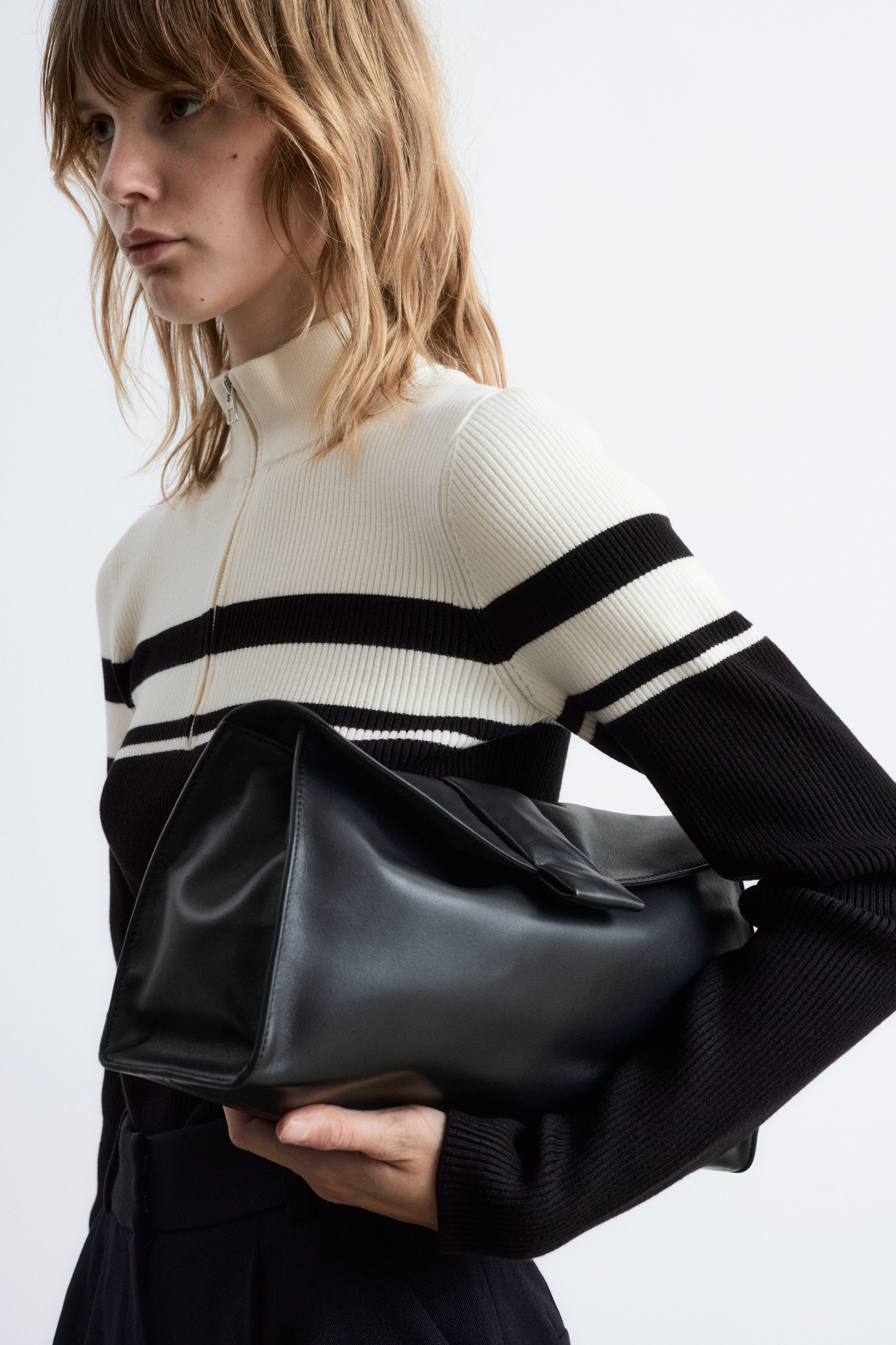 Clutch i blødt læder - Sort/Taupe