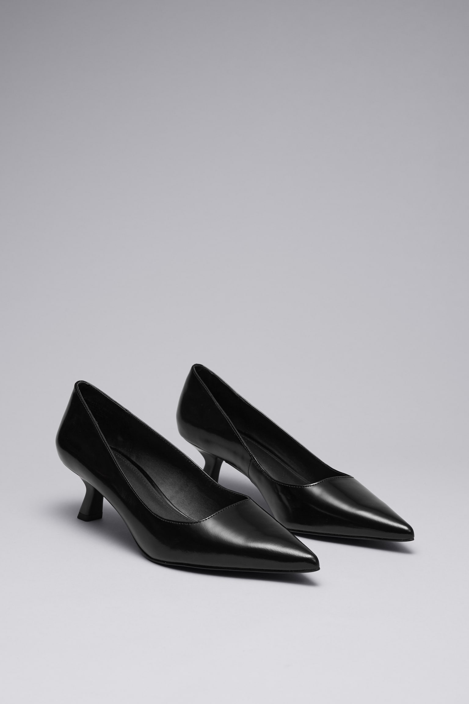 Point-Toe Pumps - Black - 3