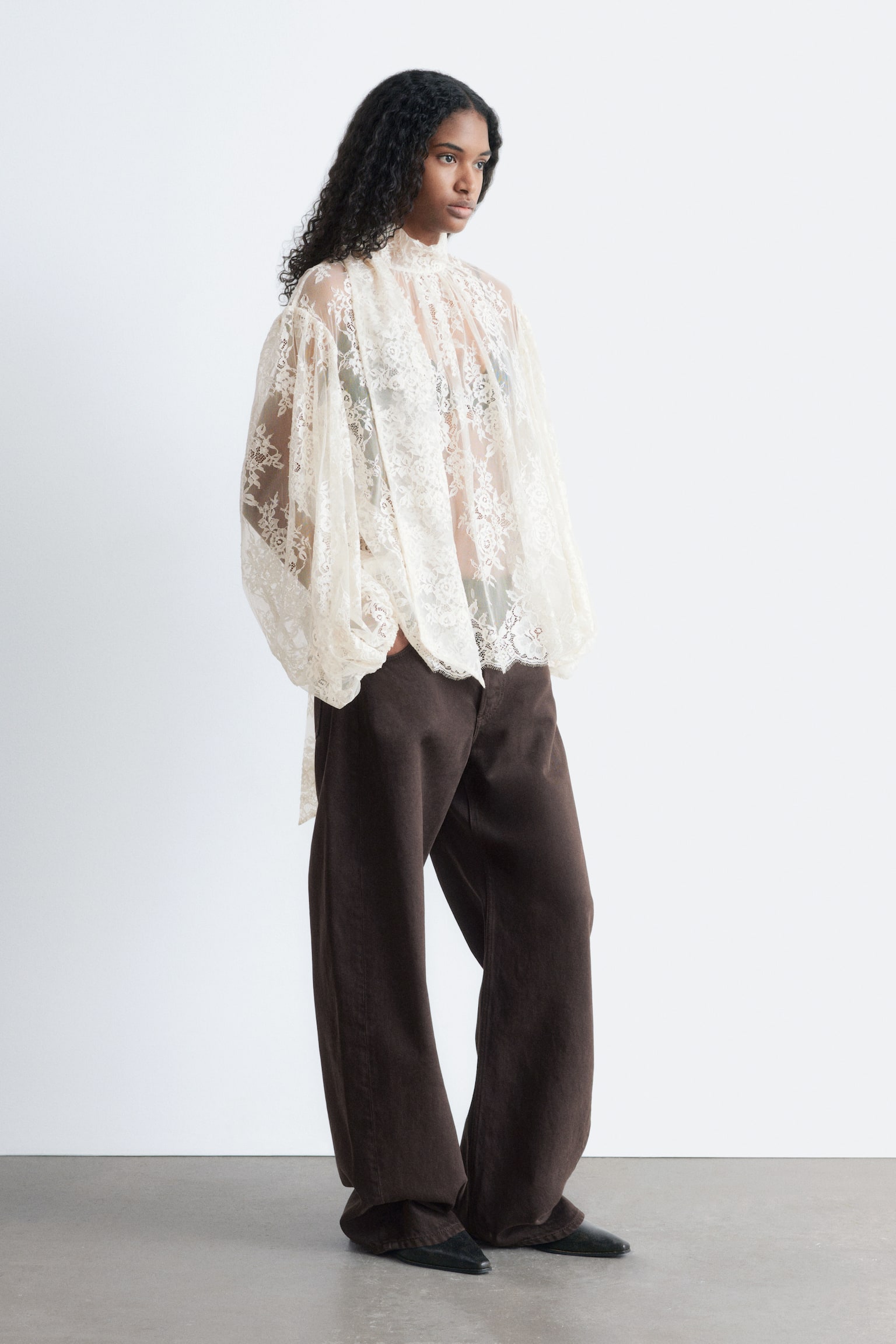 Spitzenbluse mit Schleifenband - Weiß - 4