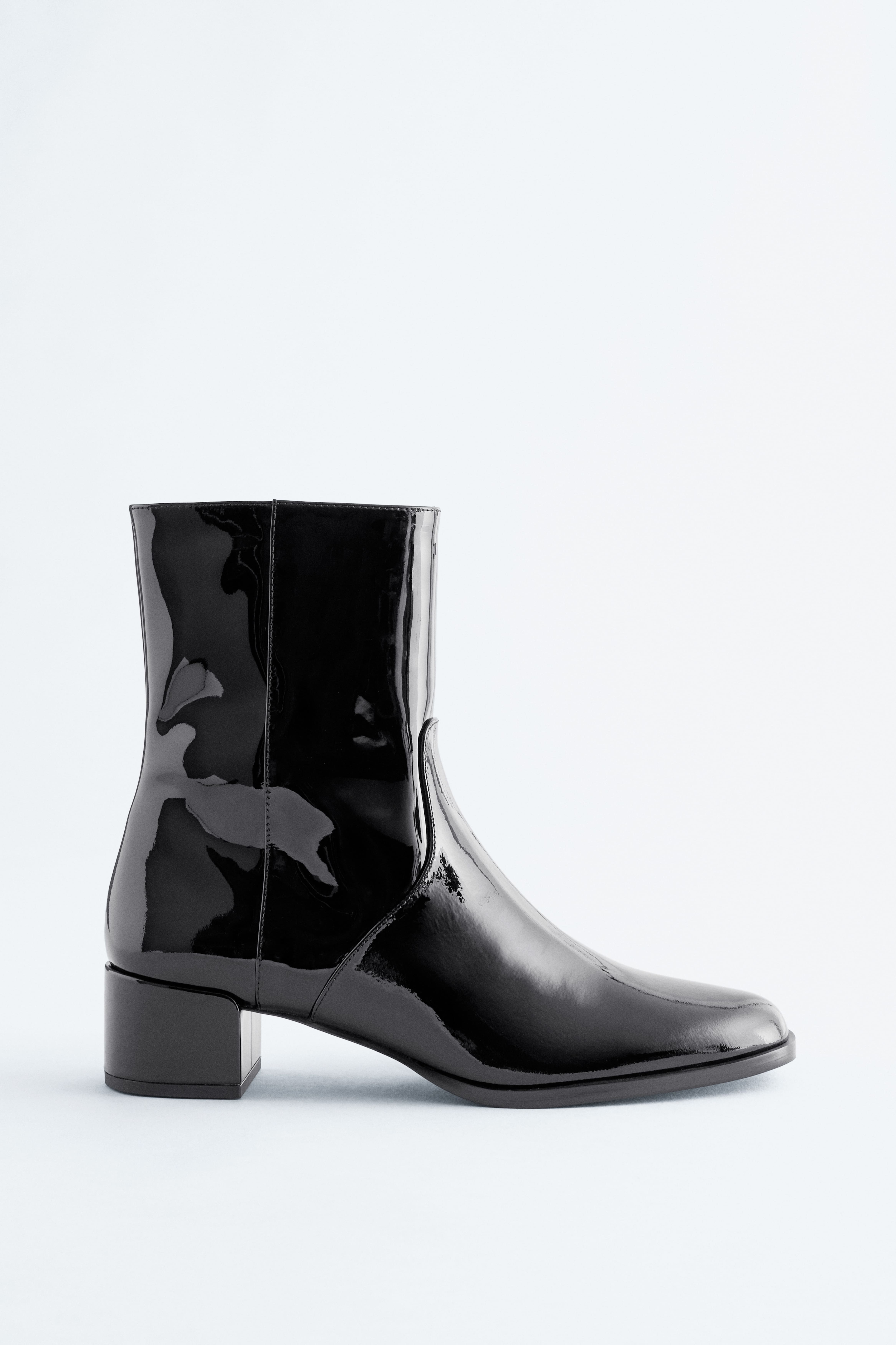 Enkellaarsjes van lakleer met hak - Zwart