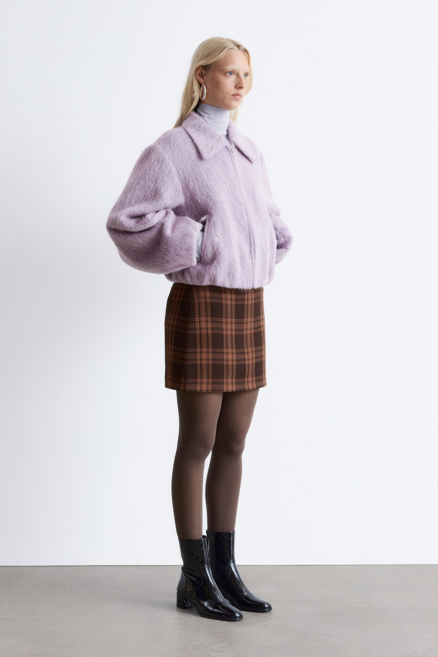 Ankelstøvler i laklæder med hæl - Sort - 3