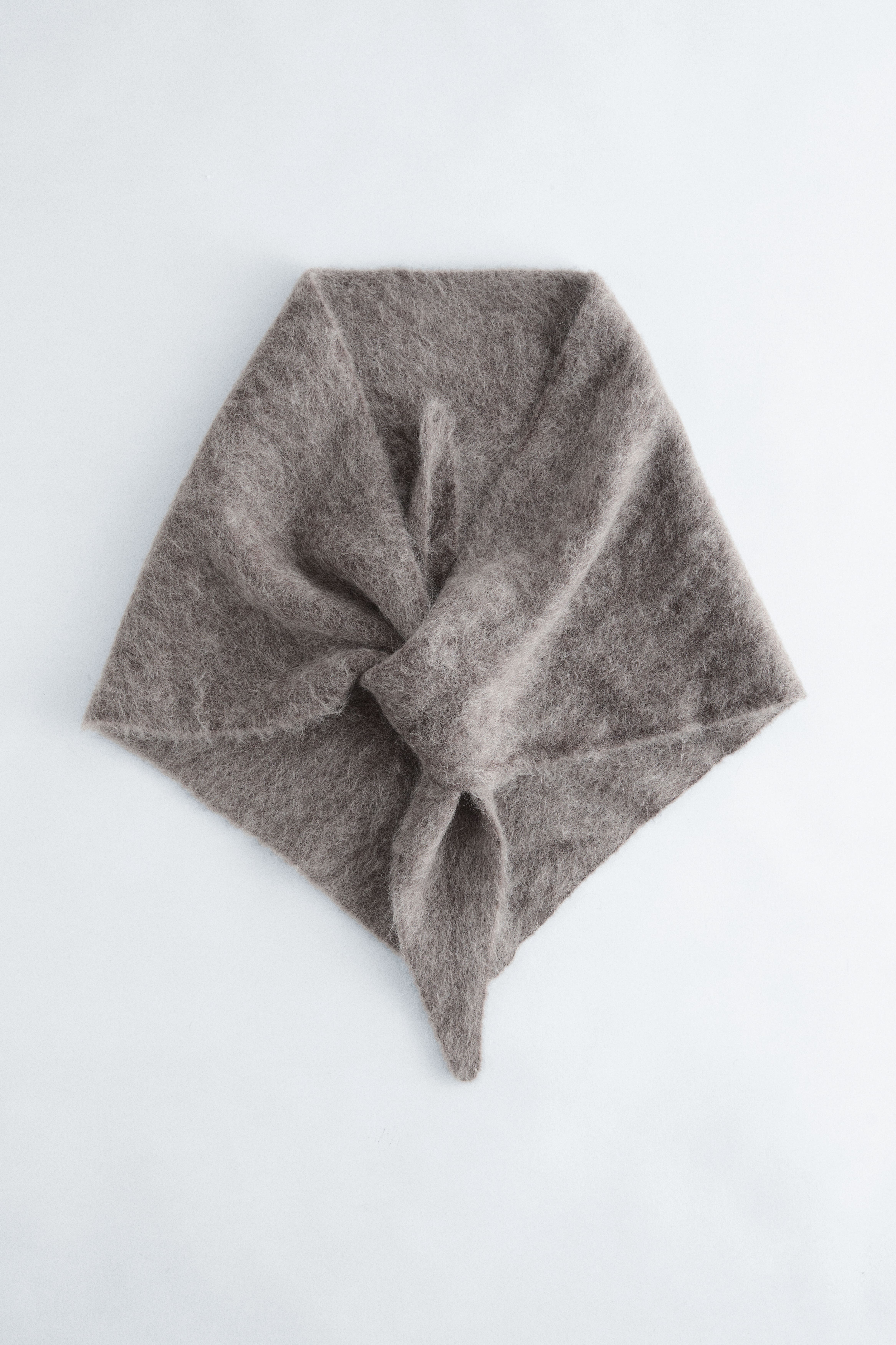 Dreieckstuch aus gebürsteter Mohairmischung - Greige meliert/Dunkelgrau meliert