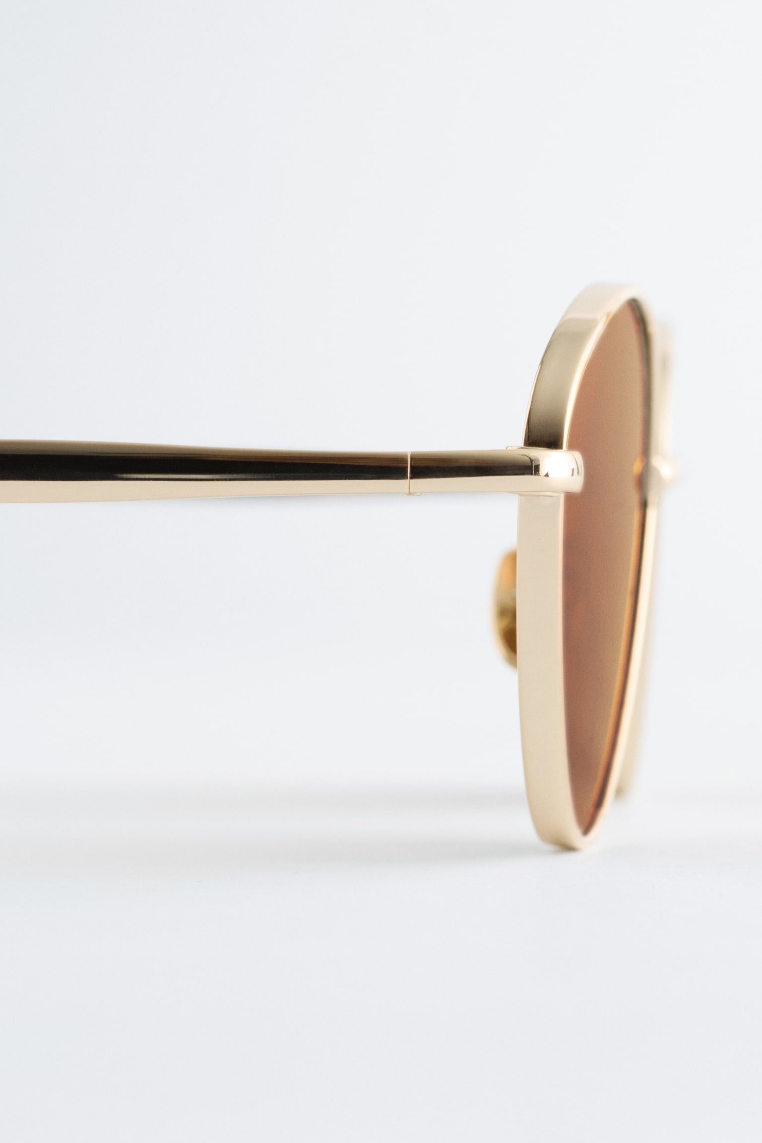 Ovale Sonnenbrille mit Drahtgestell - Gold/Schwarz - 5