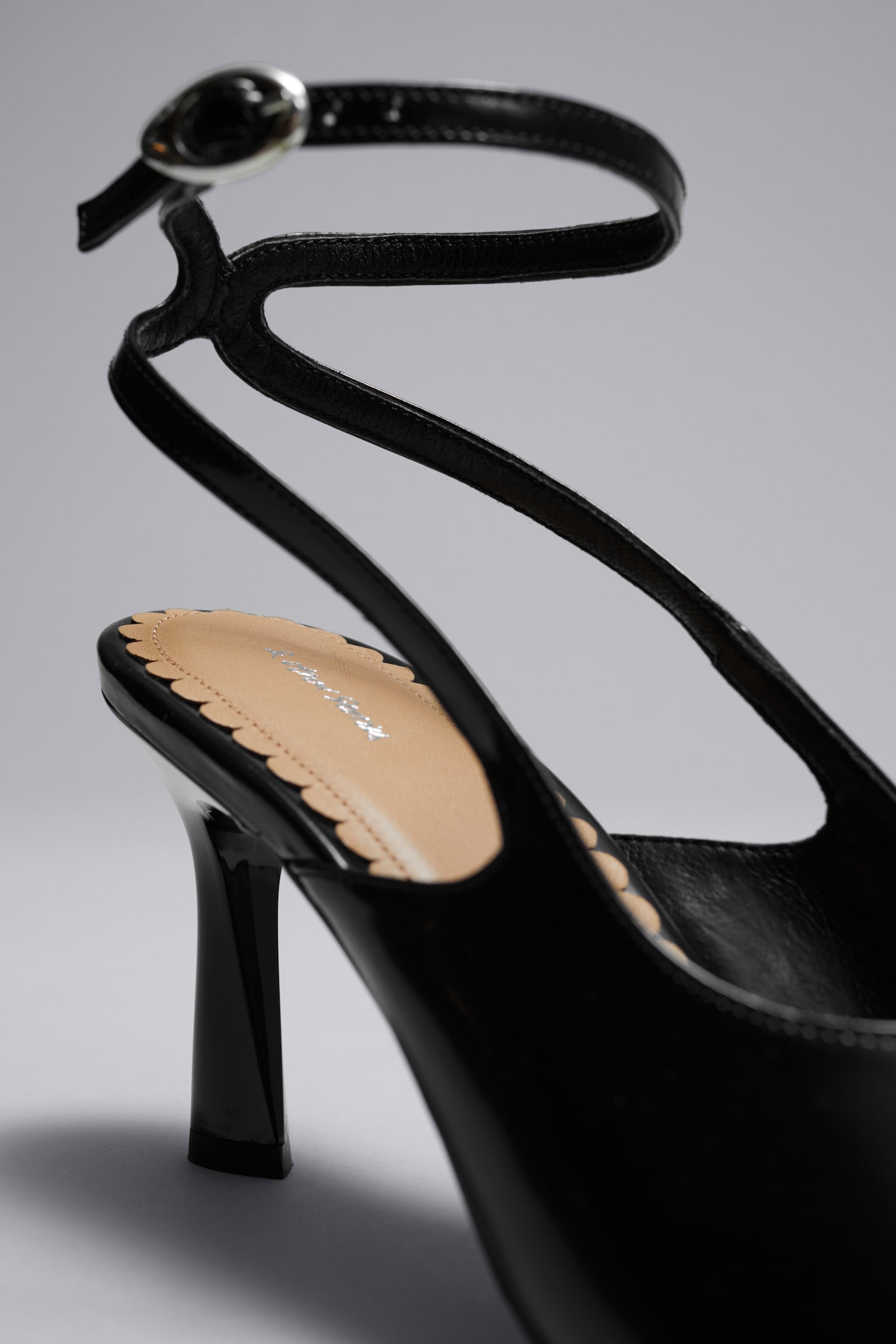 Pointy Slingback Leather Pumps - Black - 3