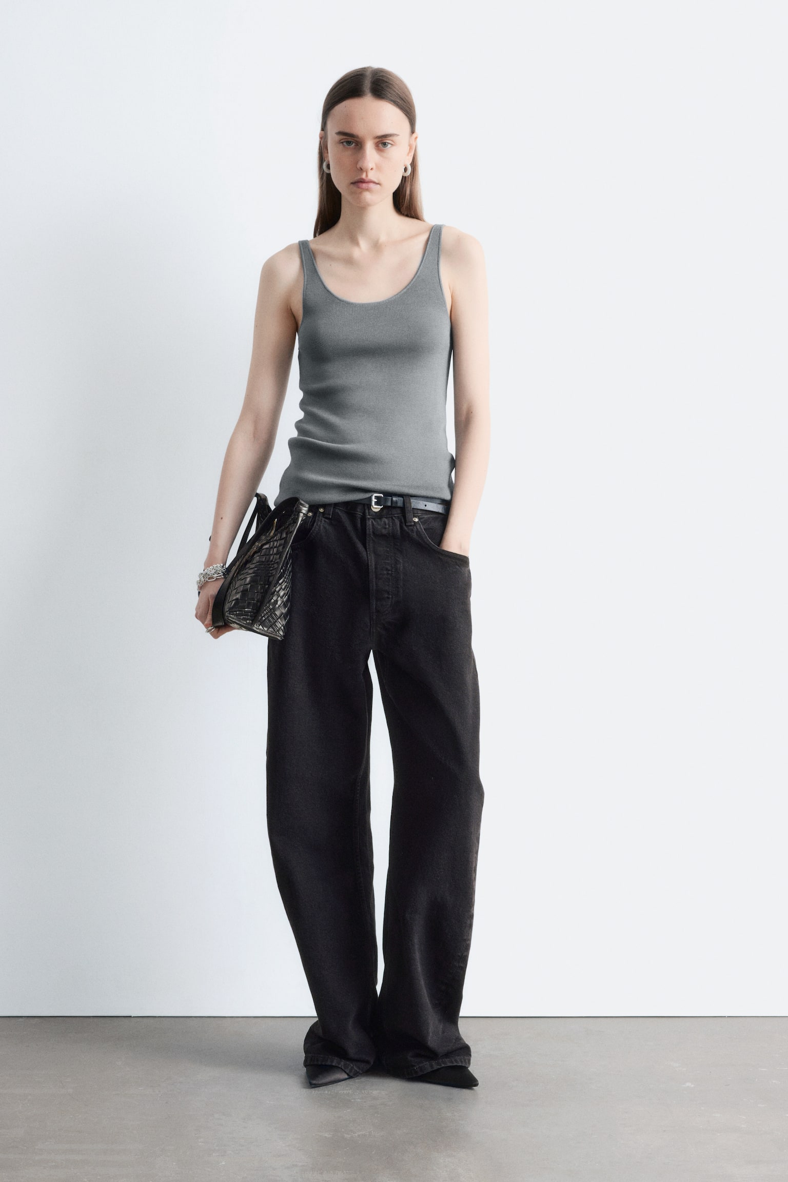 Потник с широко деколте - Тъмно сив/Кремави - 4