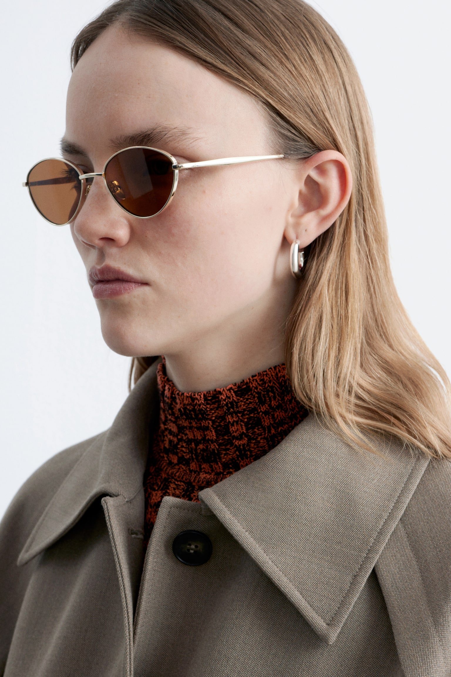 Ovale Sonnenbrille mit Drahtgestell - Gold/Schwarz - 1