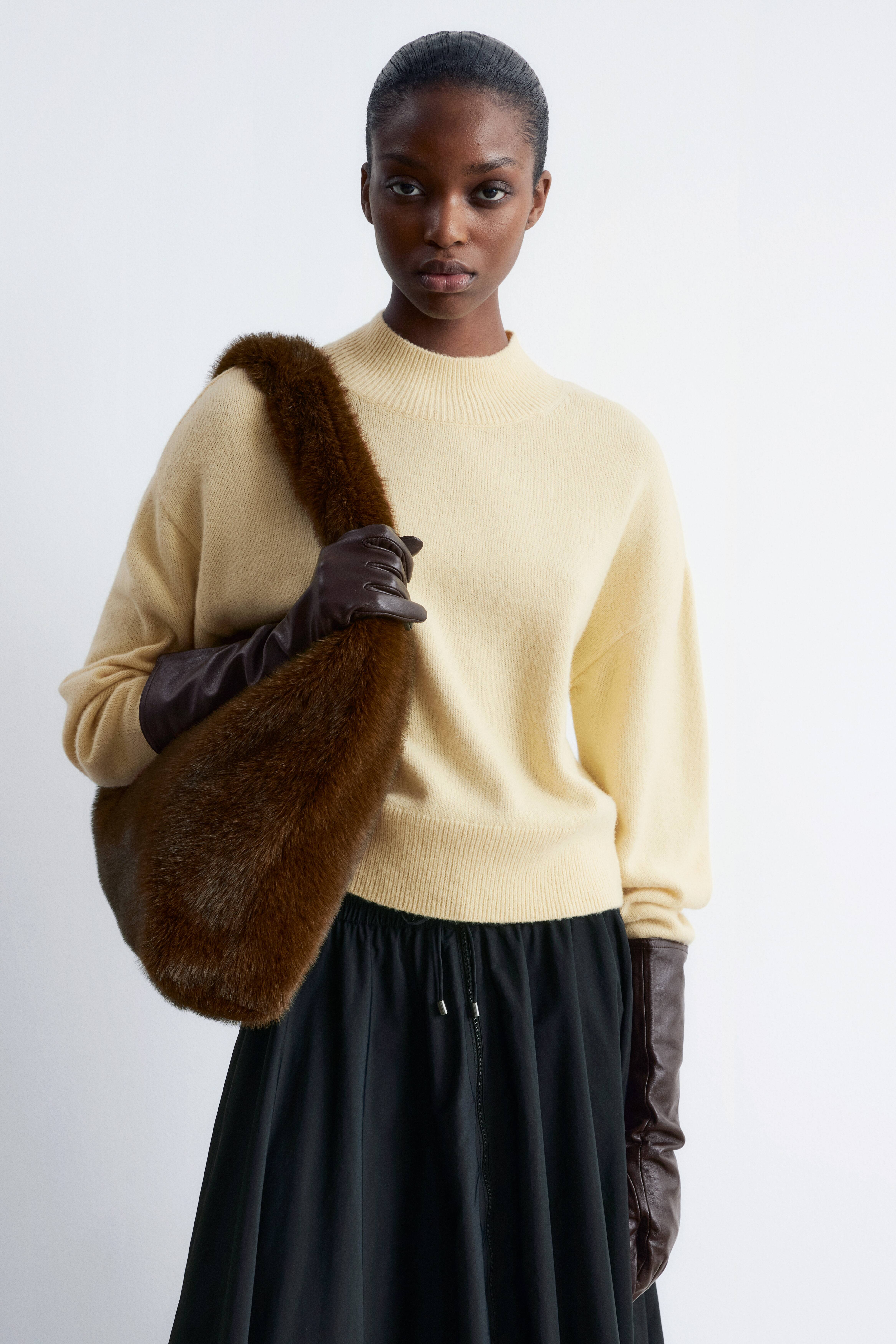 Axelremsväska i fuskpäls - Brun