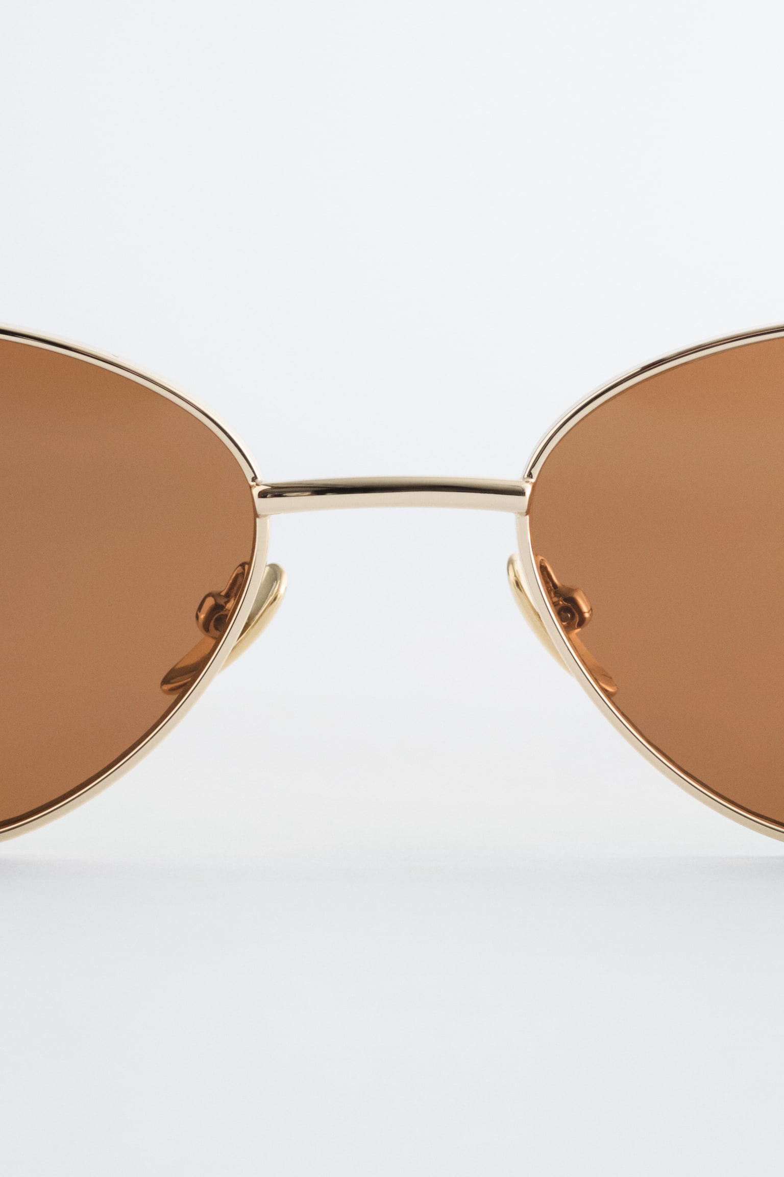 Ovale Sonnenbrille mit Drahtgestell - Gold/Schwarz - 4