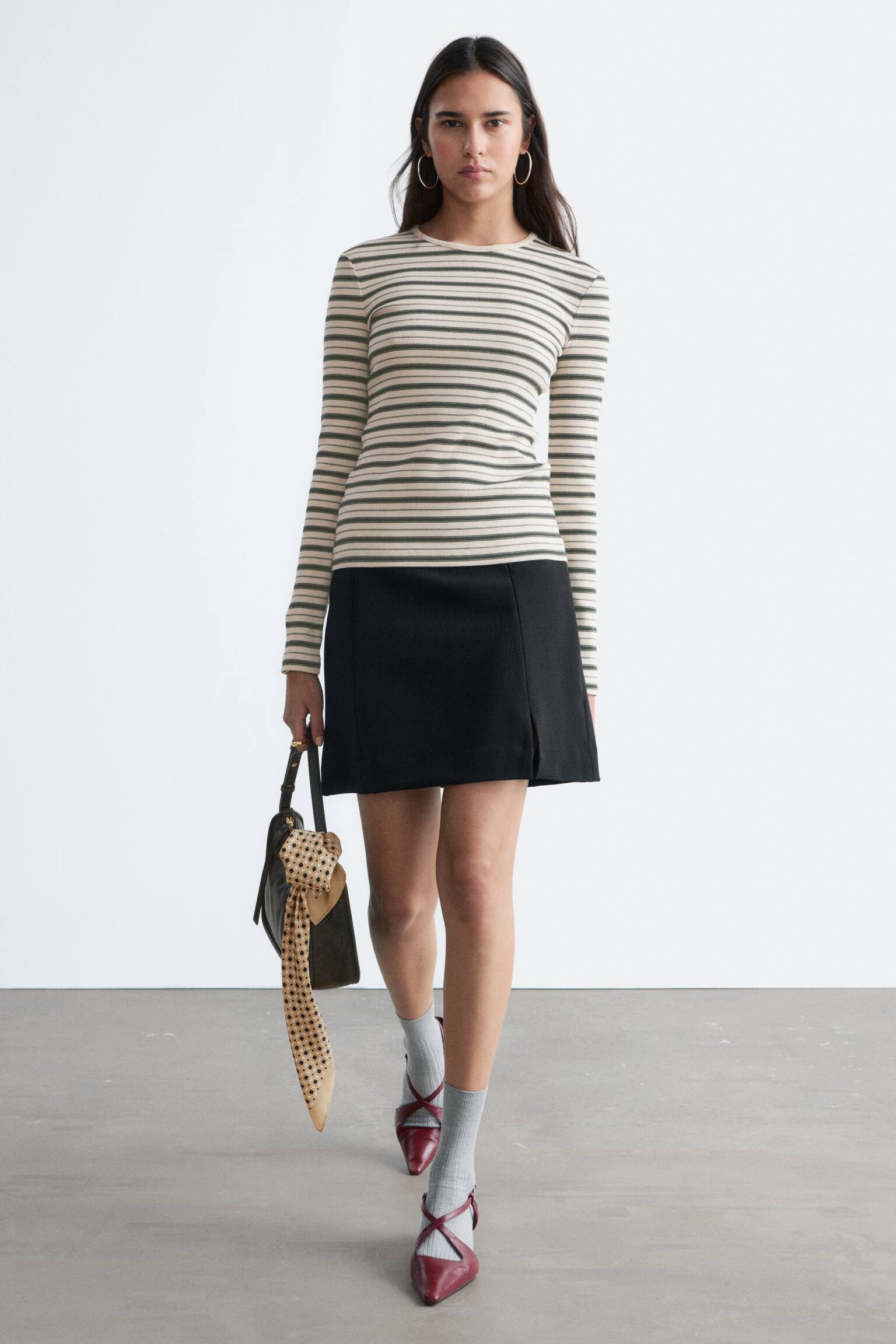 Geribbelde top met lange mouwen - Beige/zwarte strepen/Wit/Pastelgeel/Bruin/witte strepen/Donkerbruin/Lichtgrijs/Zwart - 4