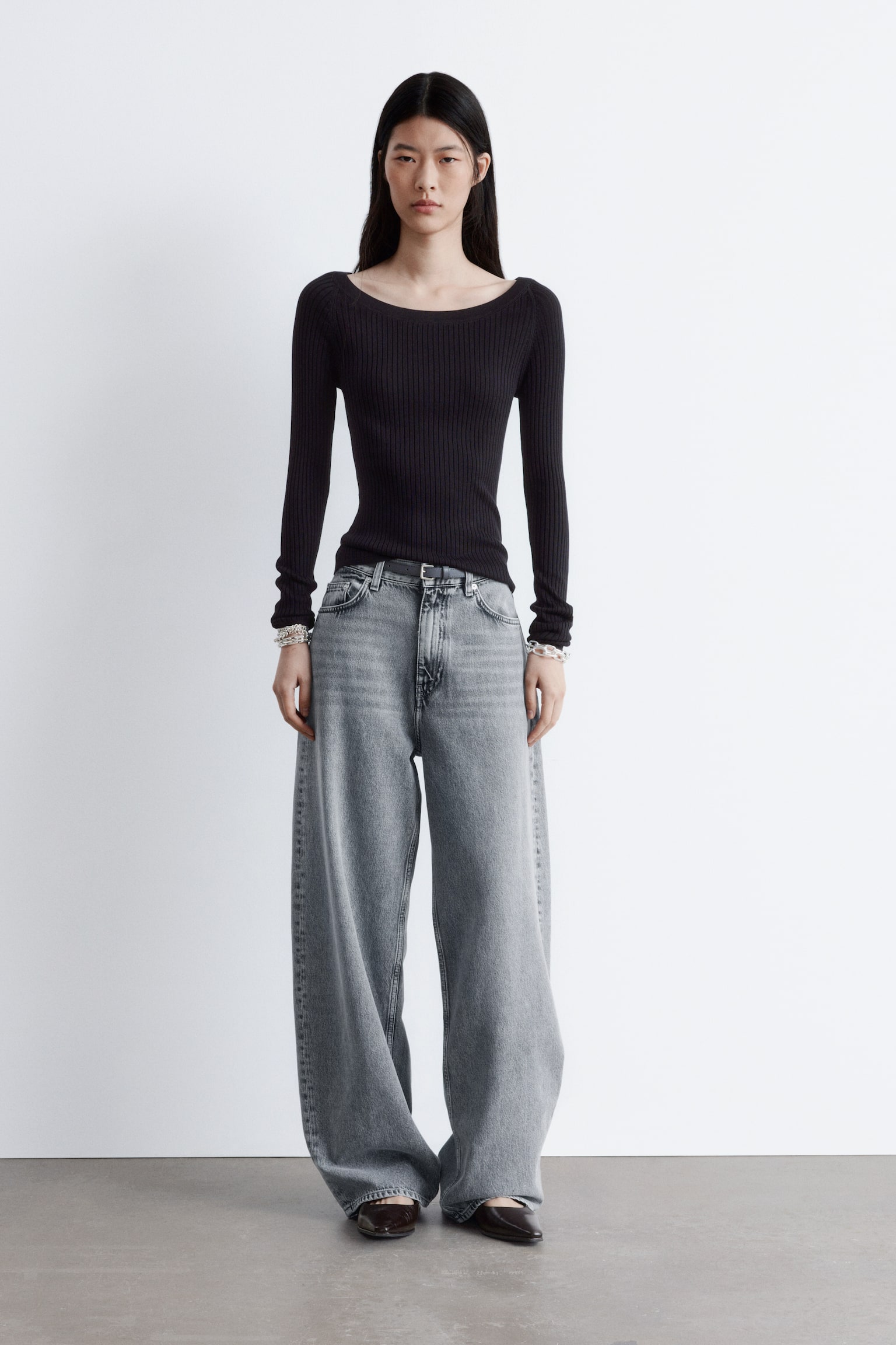 Oberteil aus Rippstrick mit U-Boot-Ausschnitt - Schwarz/Pfirsich - 4