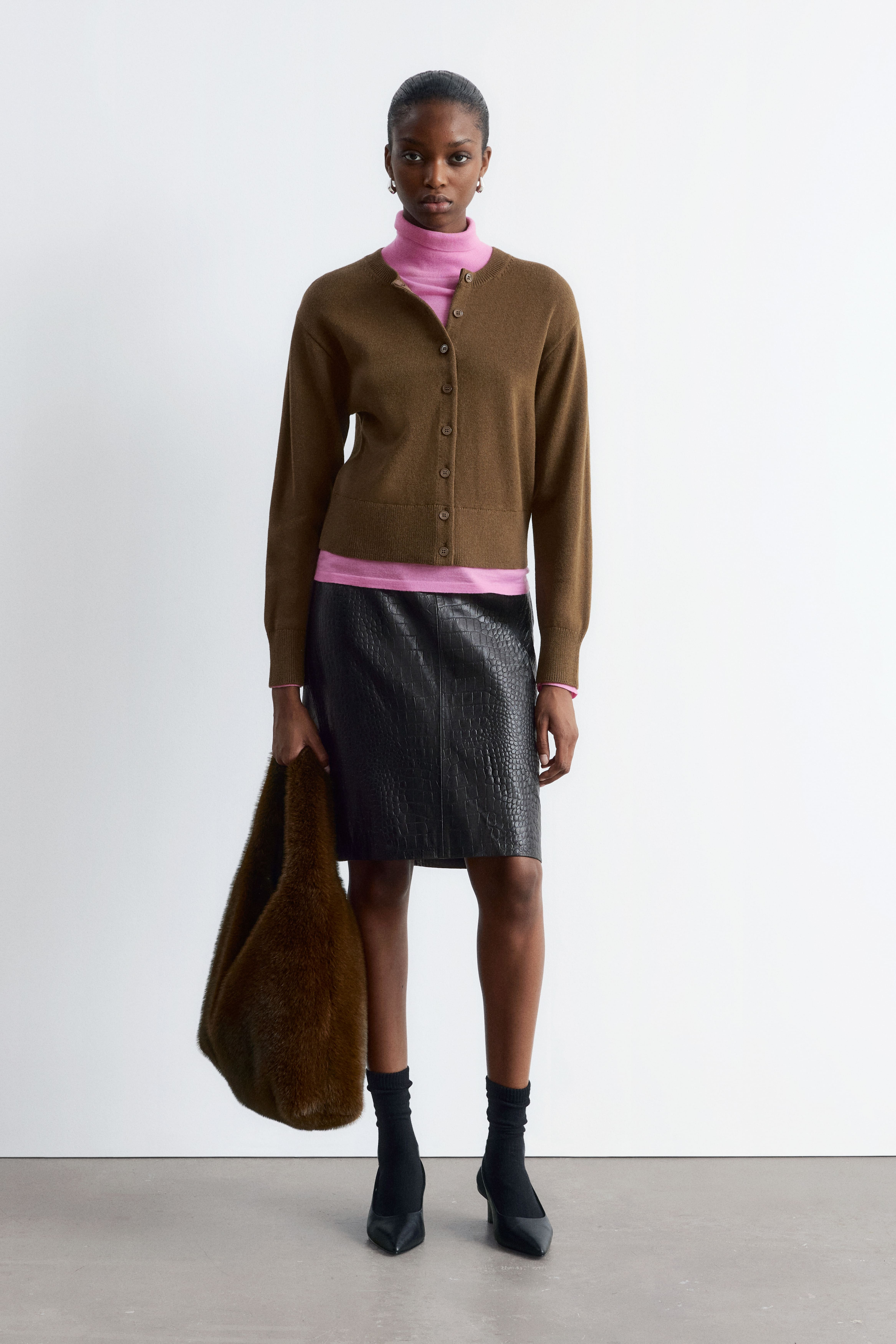 Tunnstickad cardigan - Ljusbrun/Mörkröd/Svart/Beige