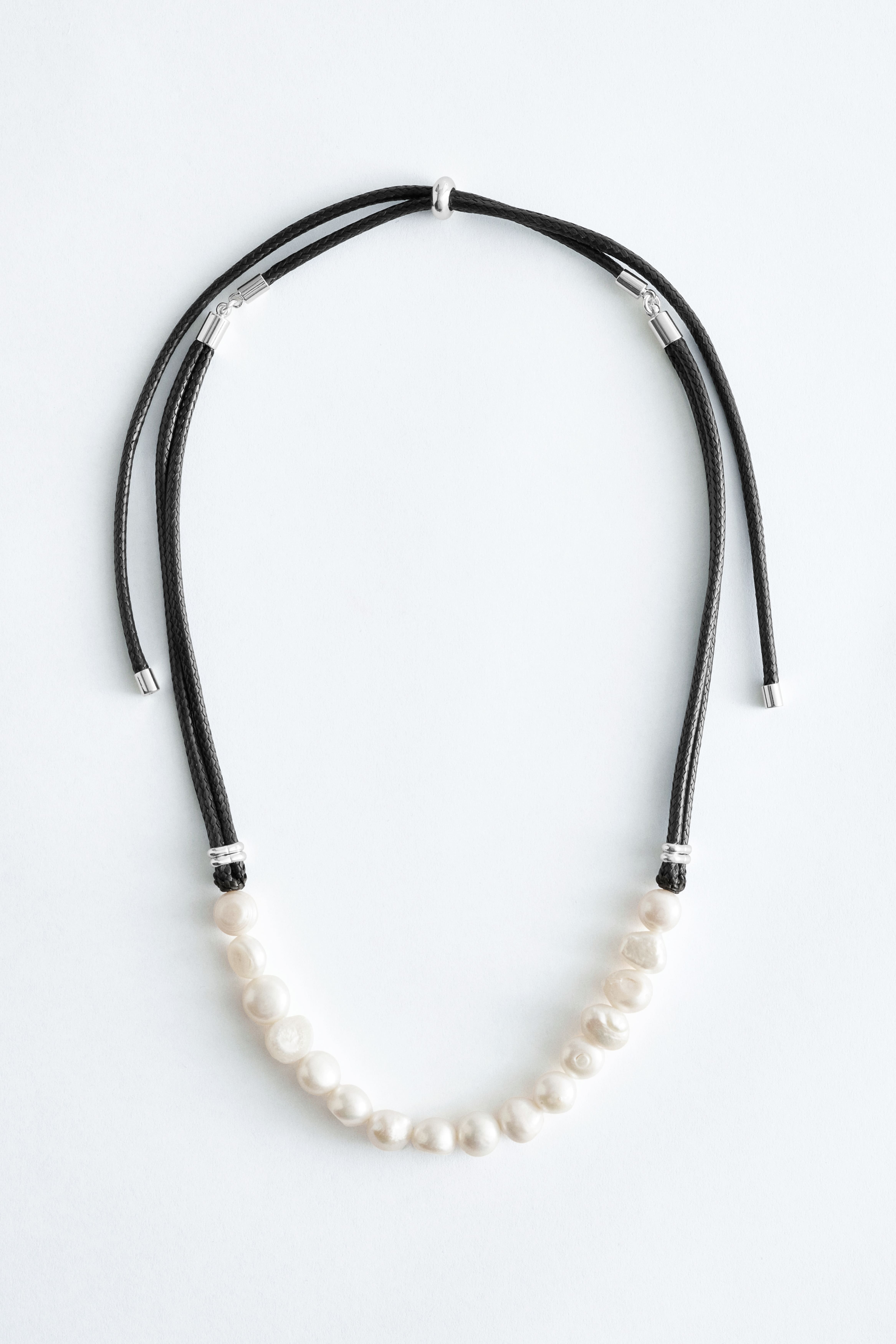 Kordelkette mit Süßwasserperlen - Creme/Schwarz