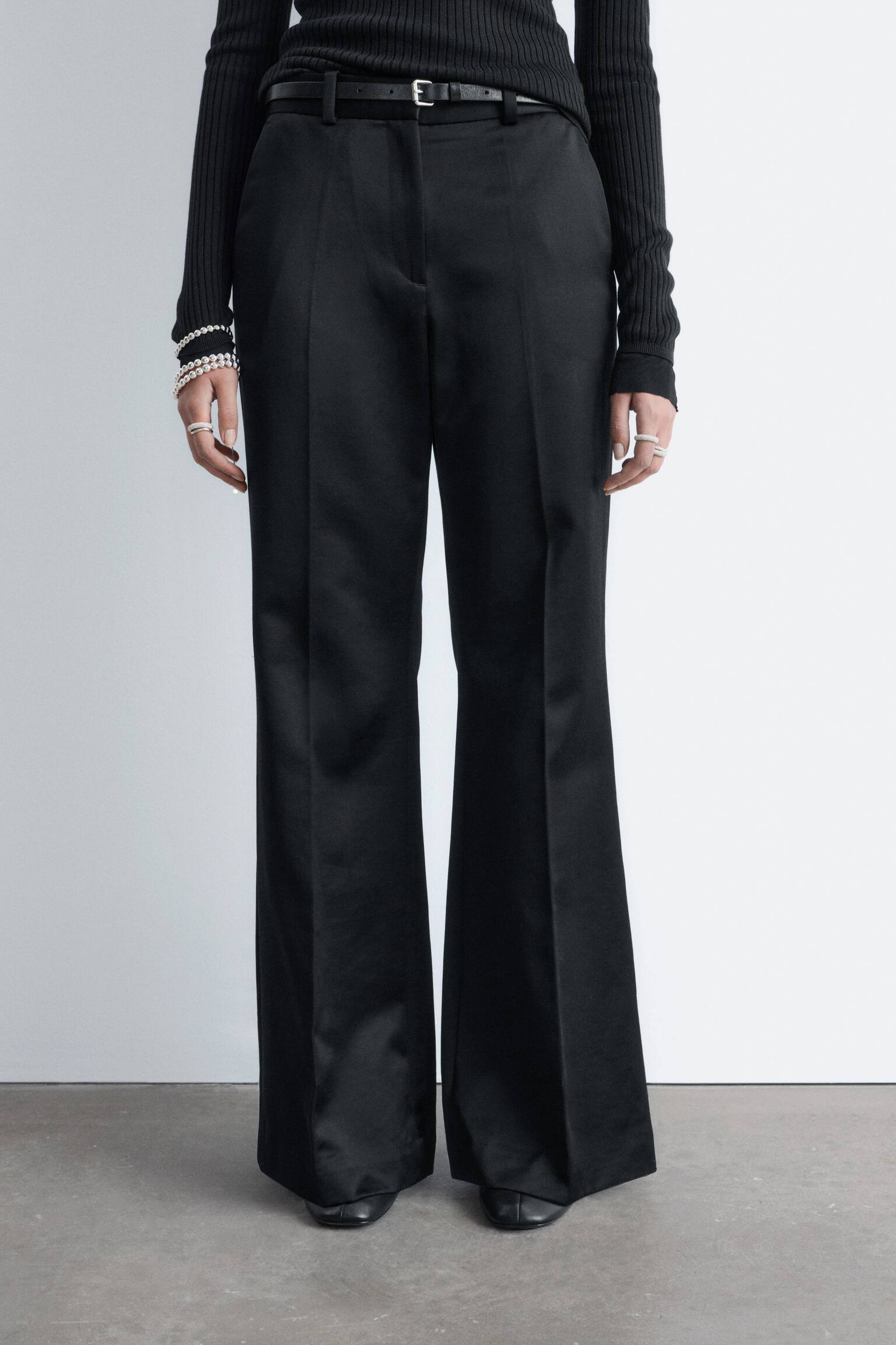 Ausgestellte Hose mit Bügelfalten - Schwarz/Beige - 8