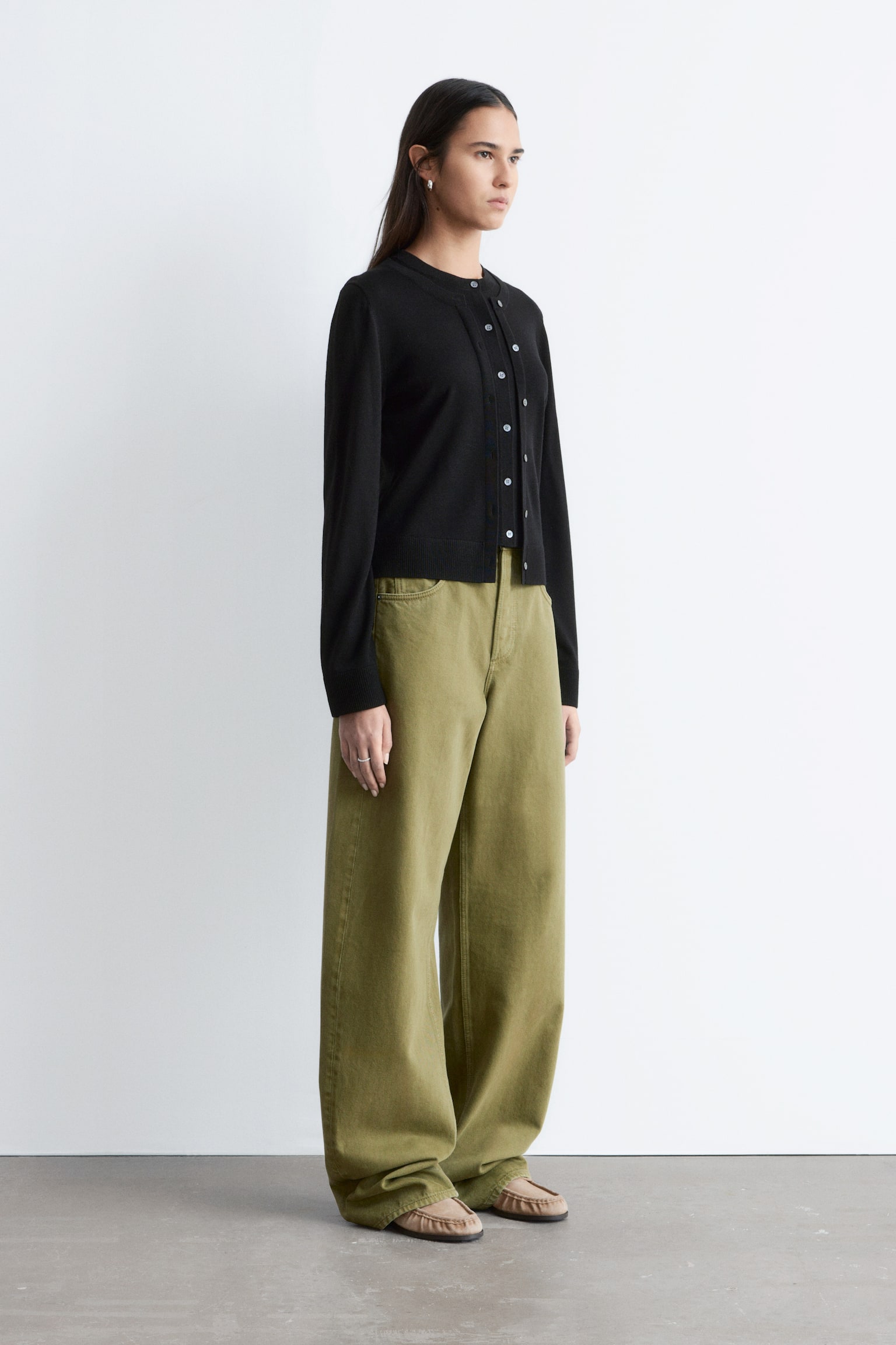 Dobbeltlagt cardigan i merinould - Sort/Sennepsgul - 8