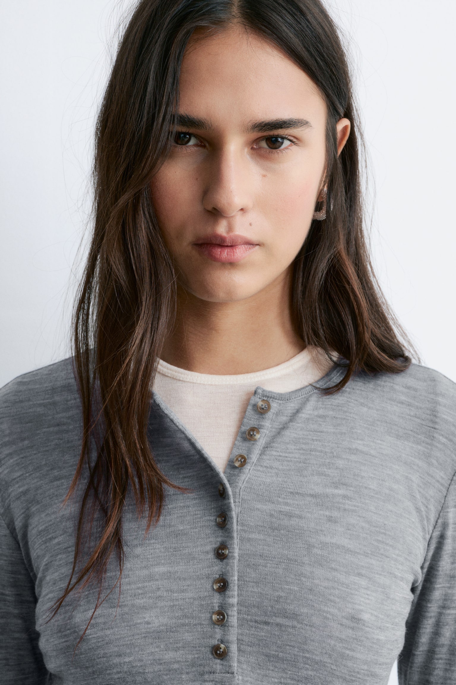 Oberteil aus Wolle mit halblanger Knopfleiste - Grau meliert/Braun meliert - 1