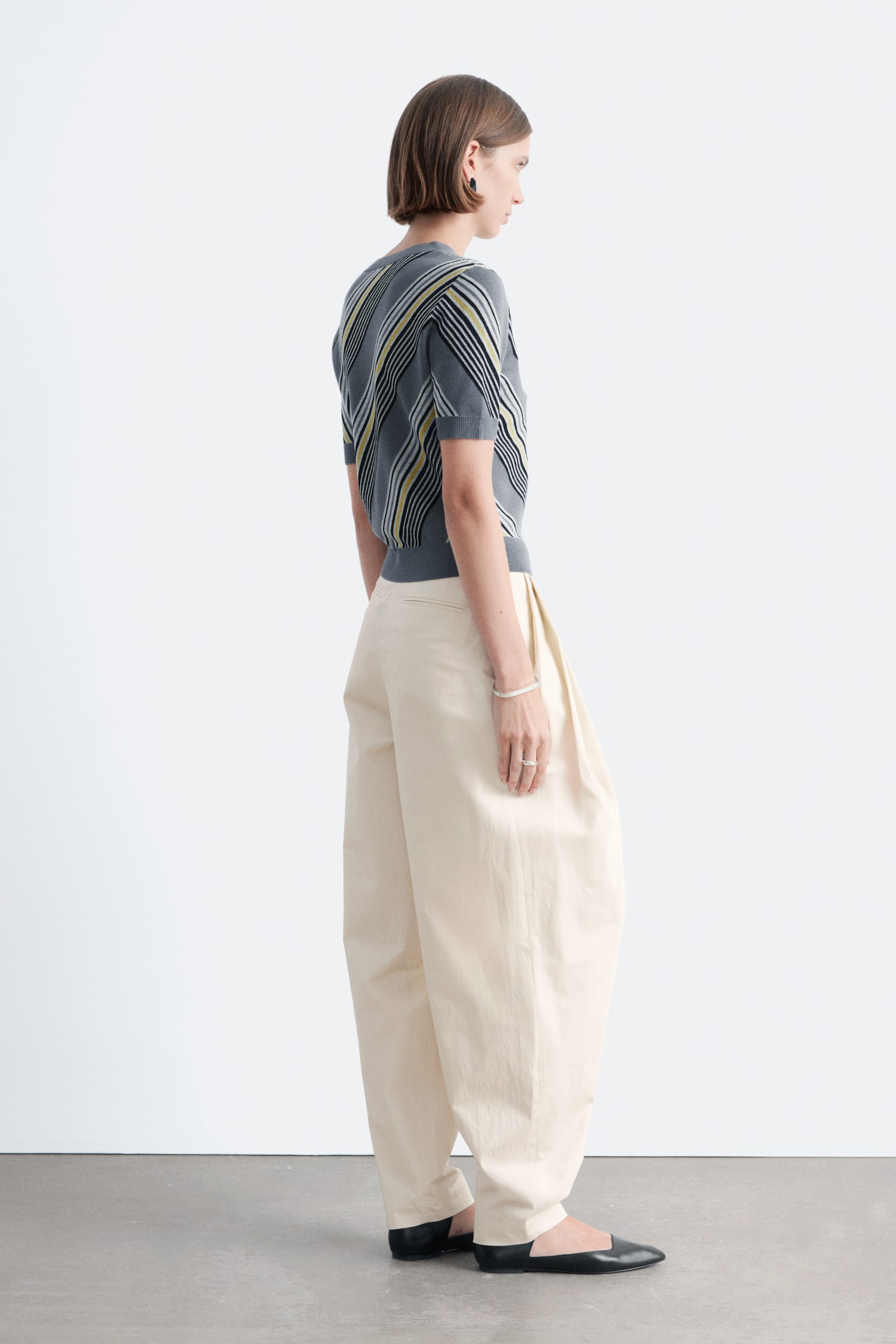 T-shirt in lana a righe con scollo a V - Righe rosso/giallo - 7